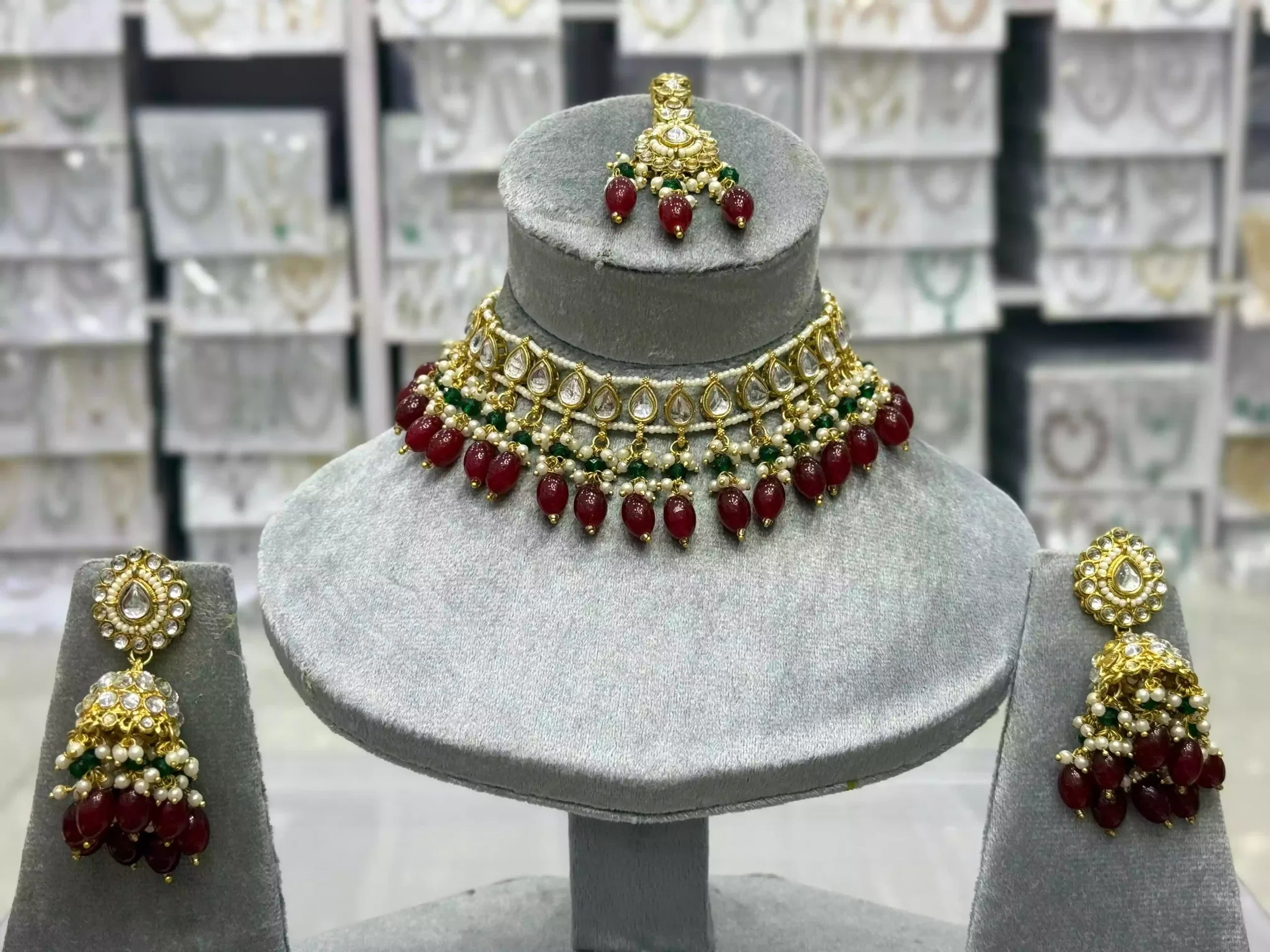 Kundan choker set with teeka Main image