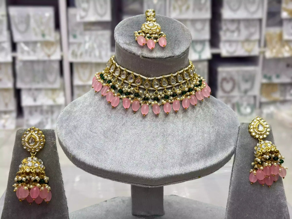 Kundan choker set with teeka