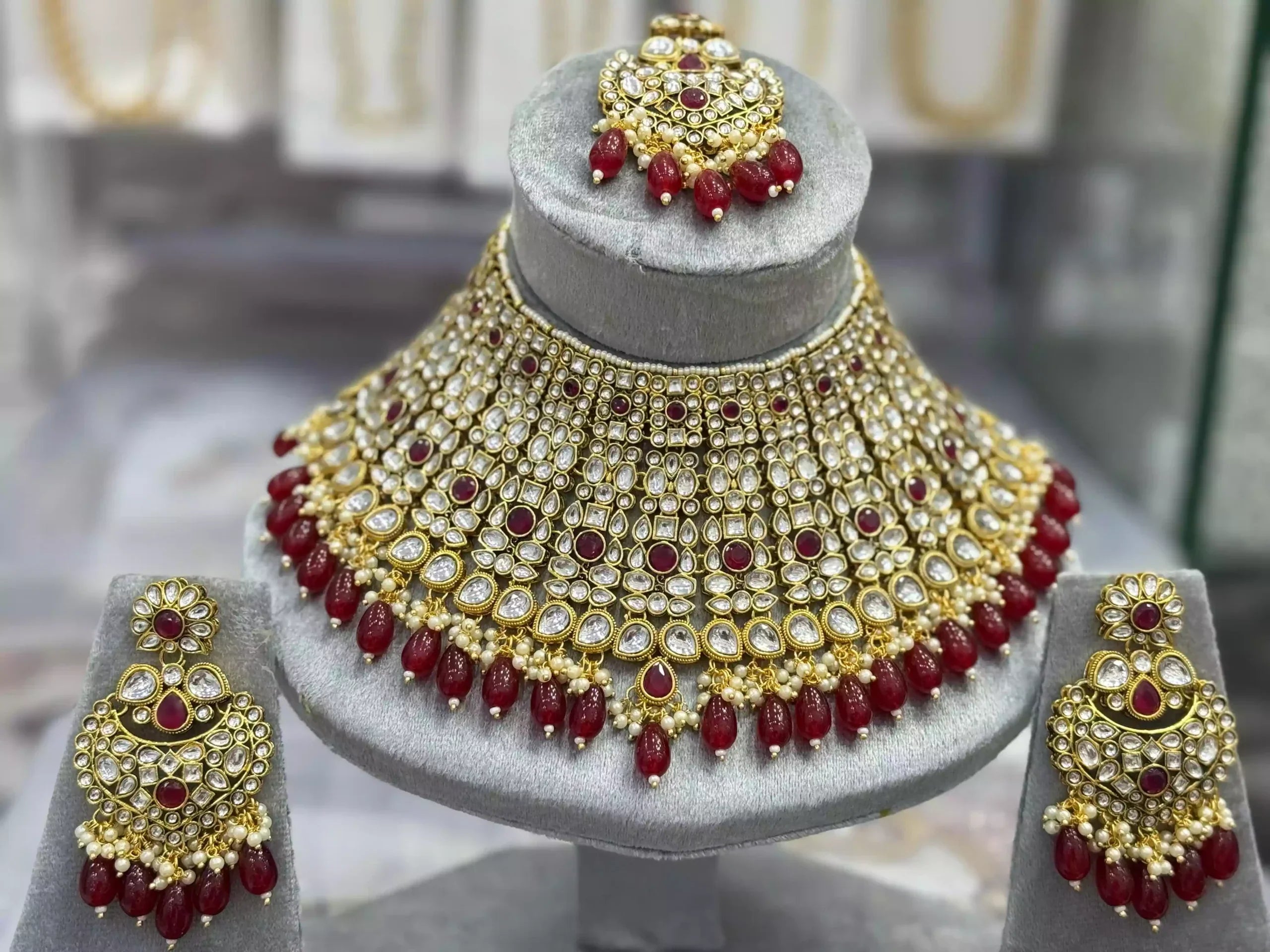 Heavy kundan bridal set Main image