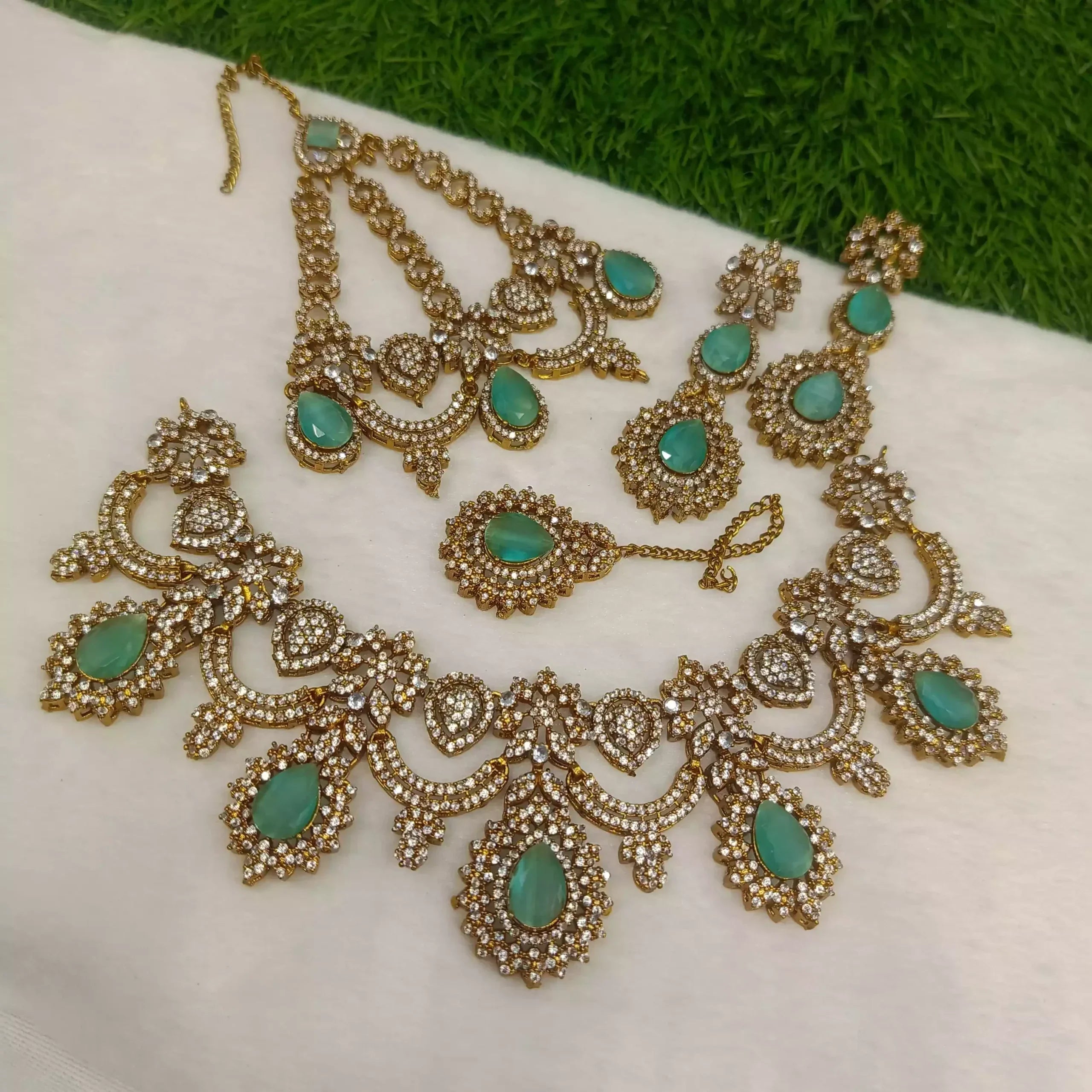 Elegant bridal set with jhumar
