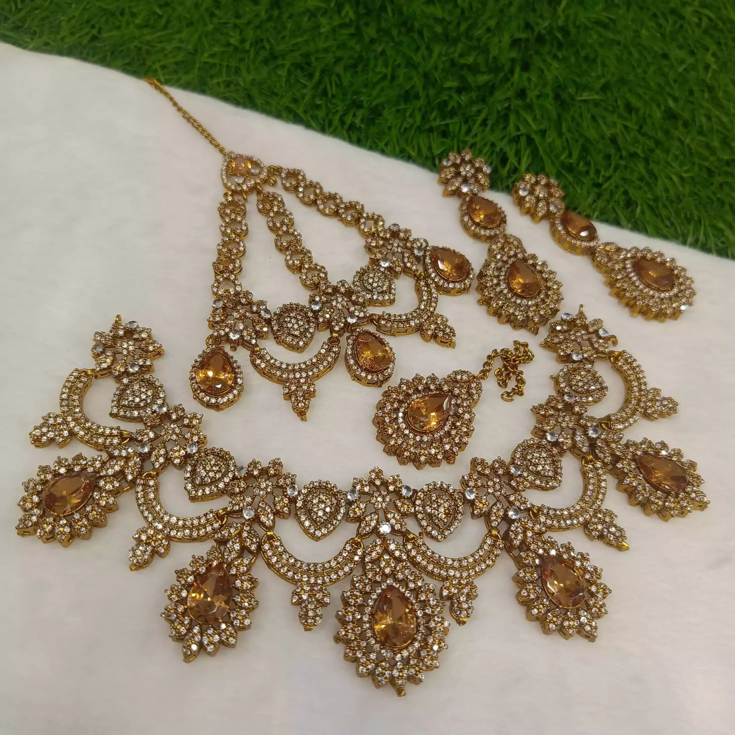 Elegant bridal set with jhumar