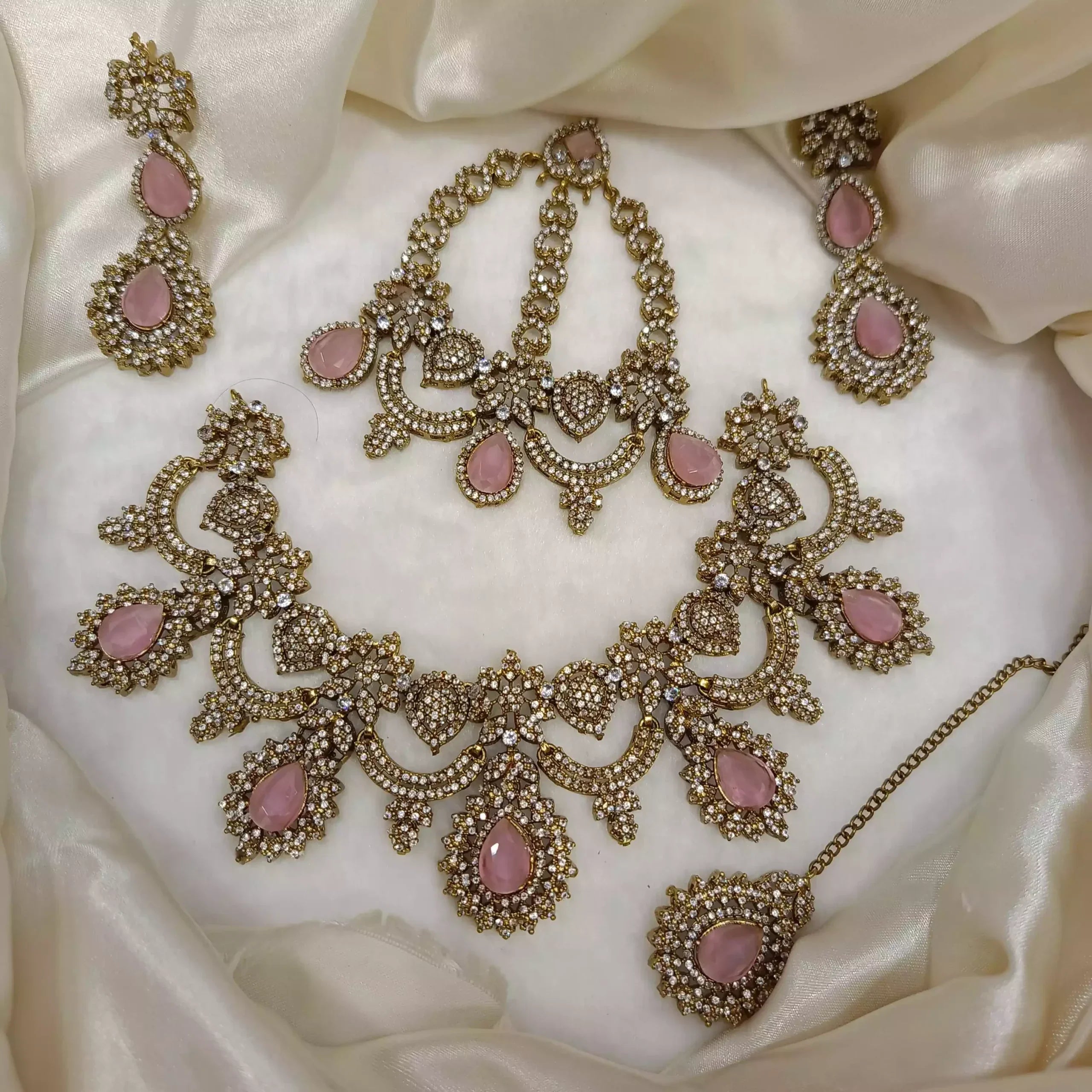Elegant bridal set with jhumar
