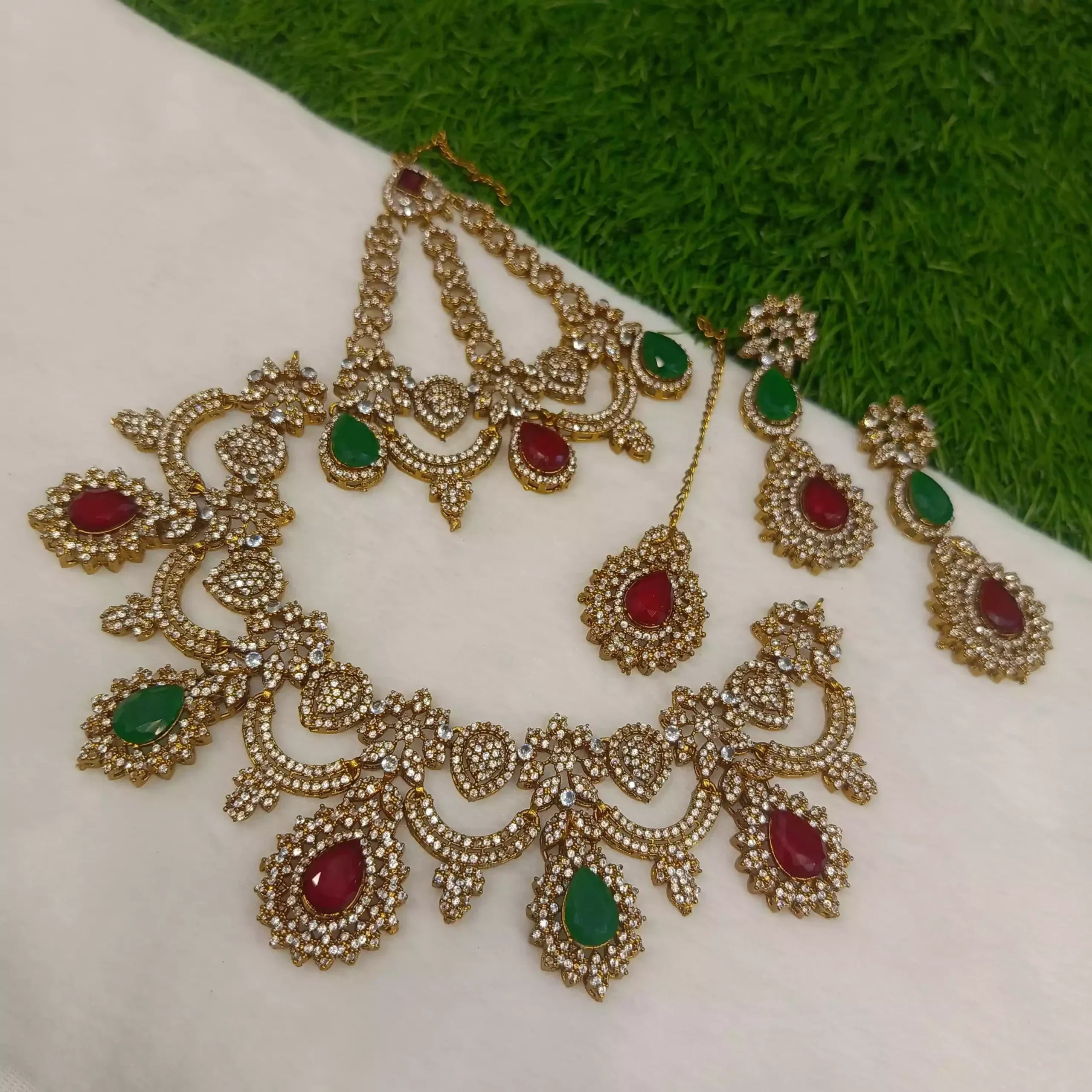 Elegant bridal set with jhumar