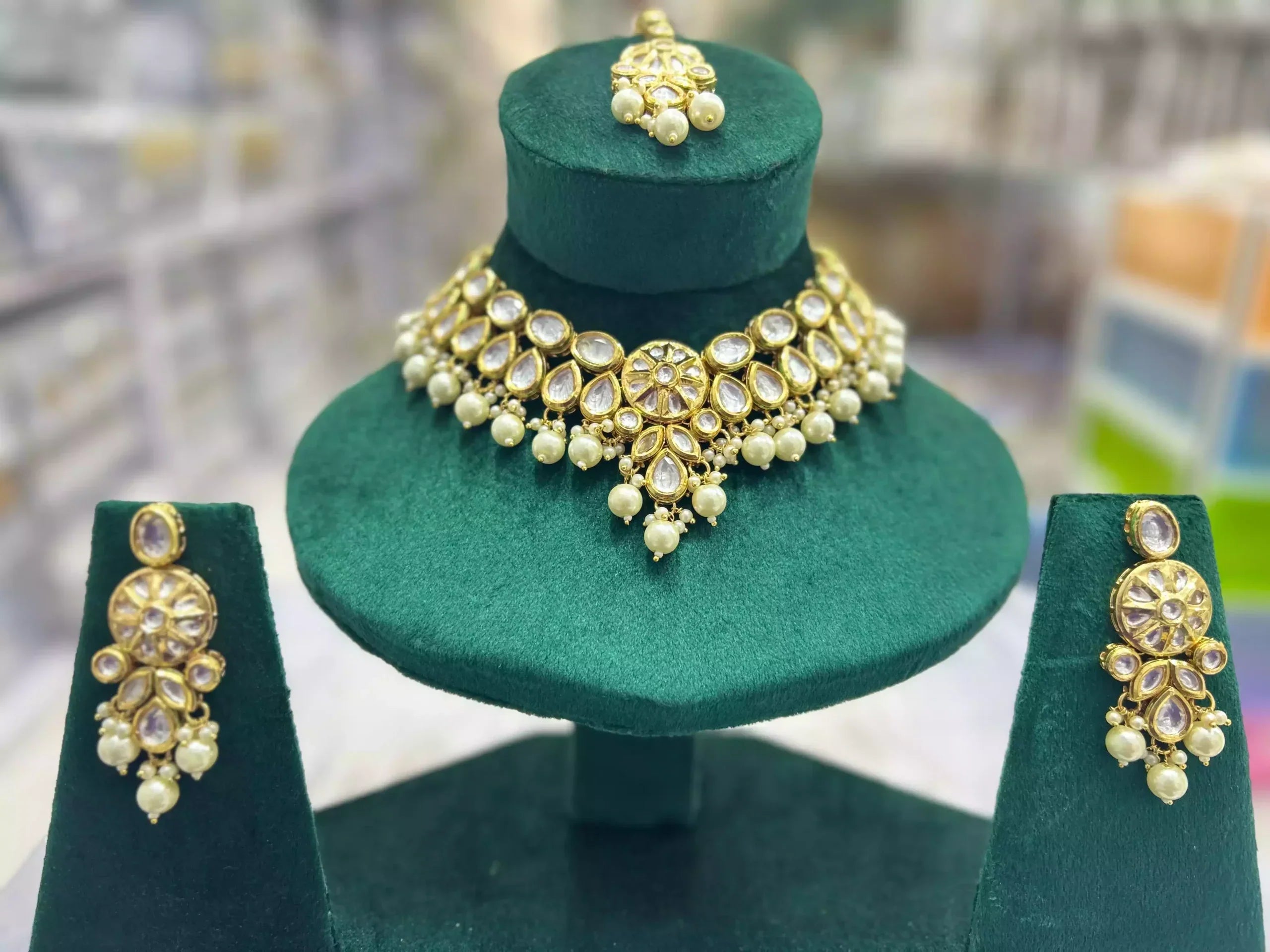 Indian kundan necklace set Secondary image