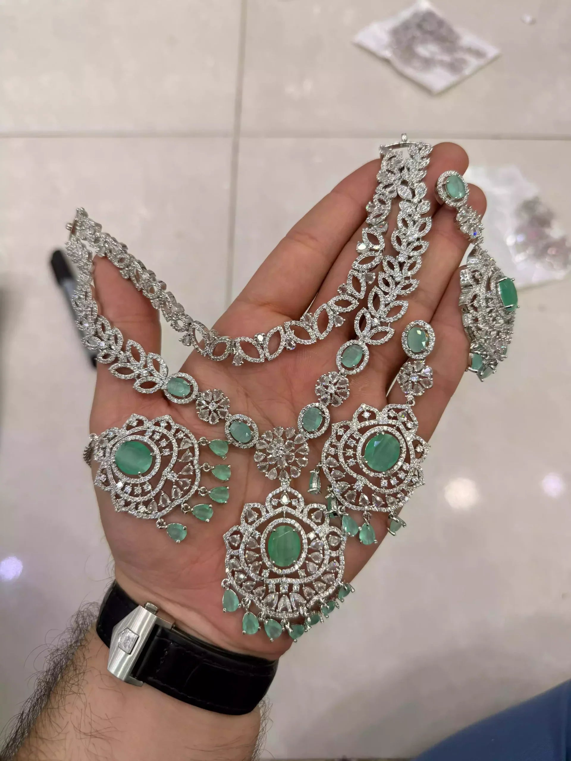American diamond 1 carat necklace set Secondary image