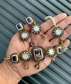Handmade choker set with teeka