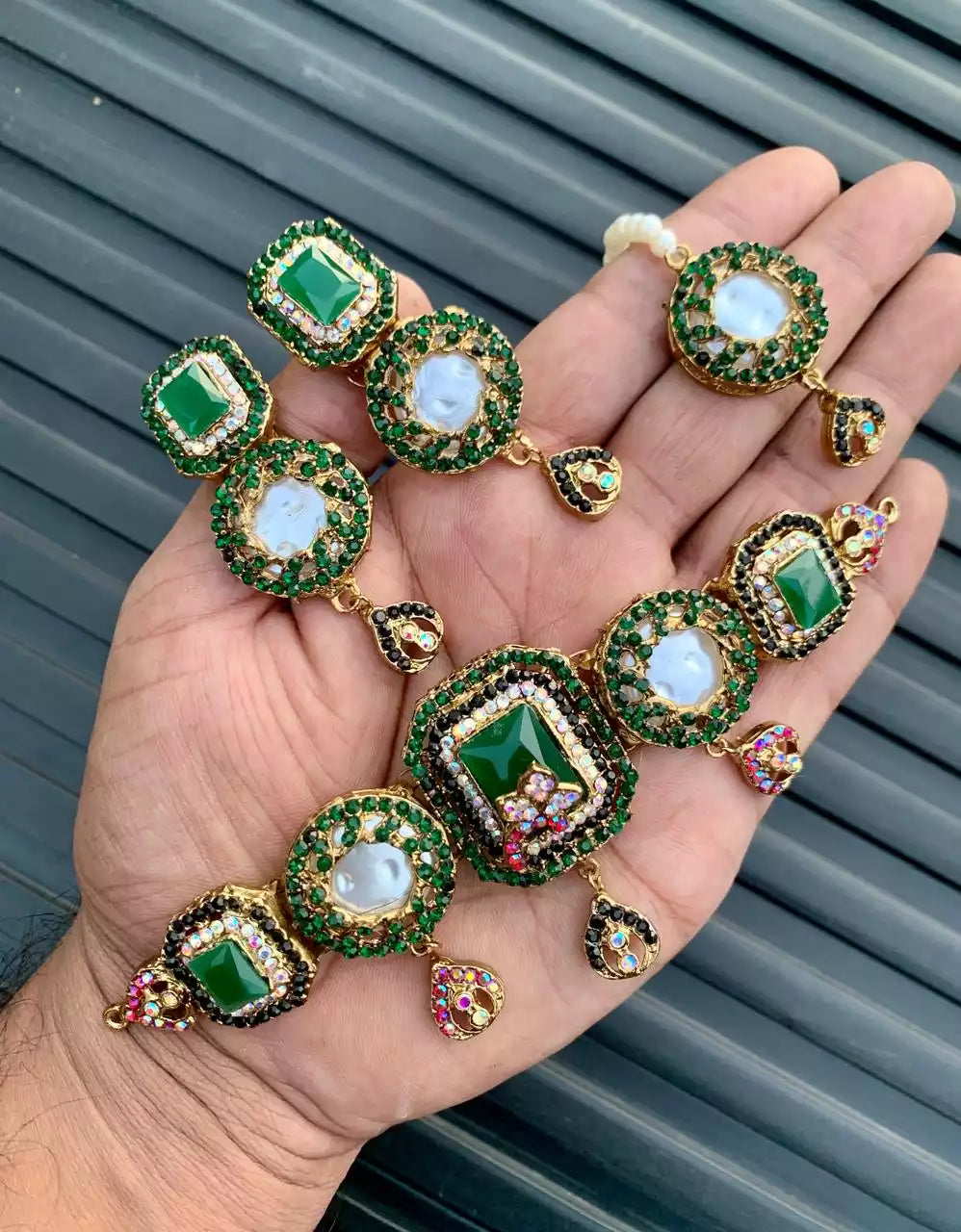 Handmade choker set with teeka