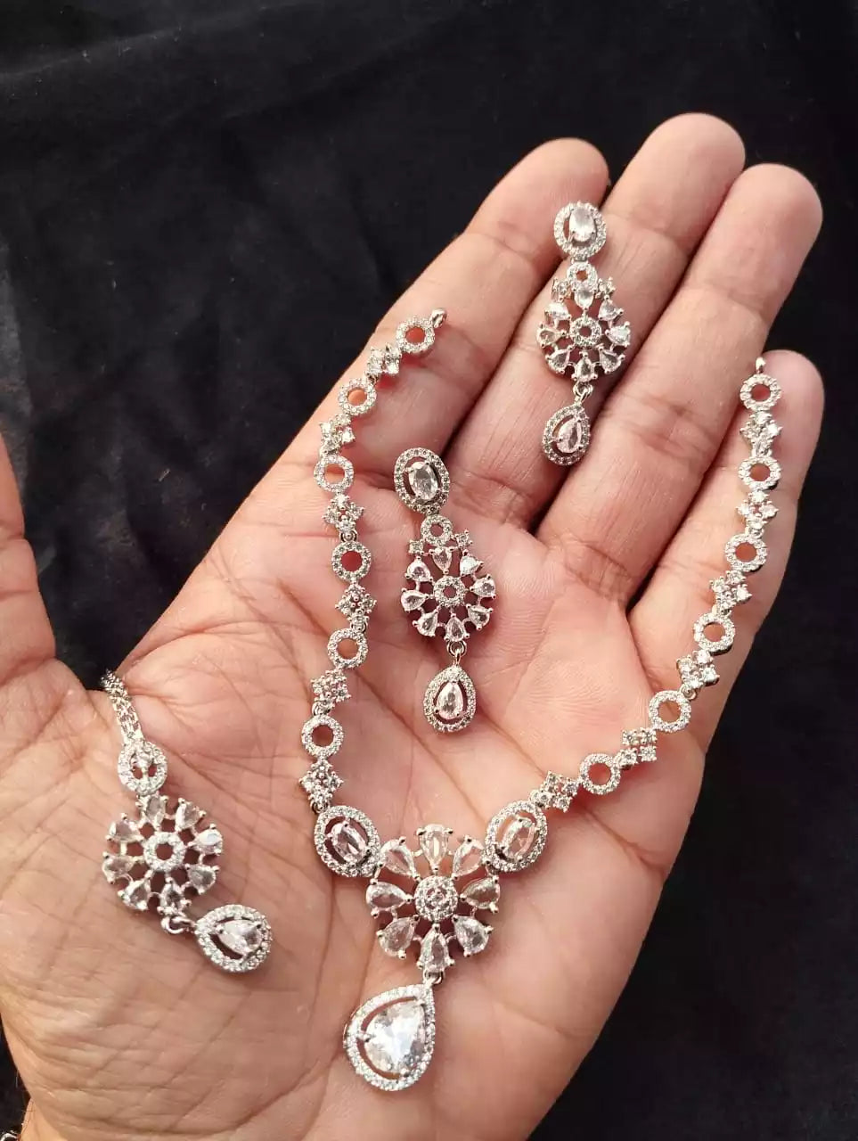 American diamond necklace set Secondary image