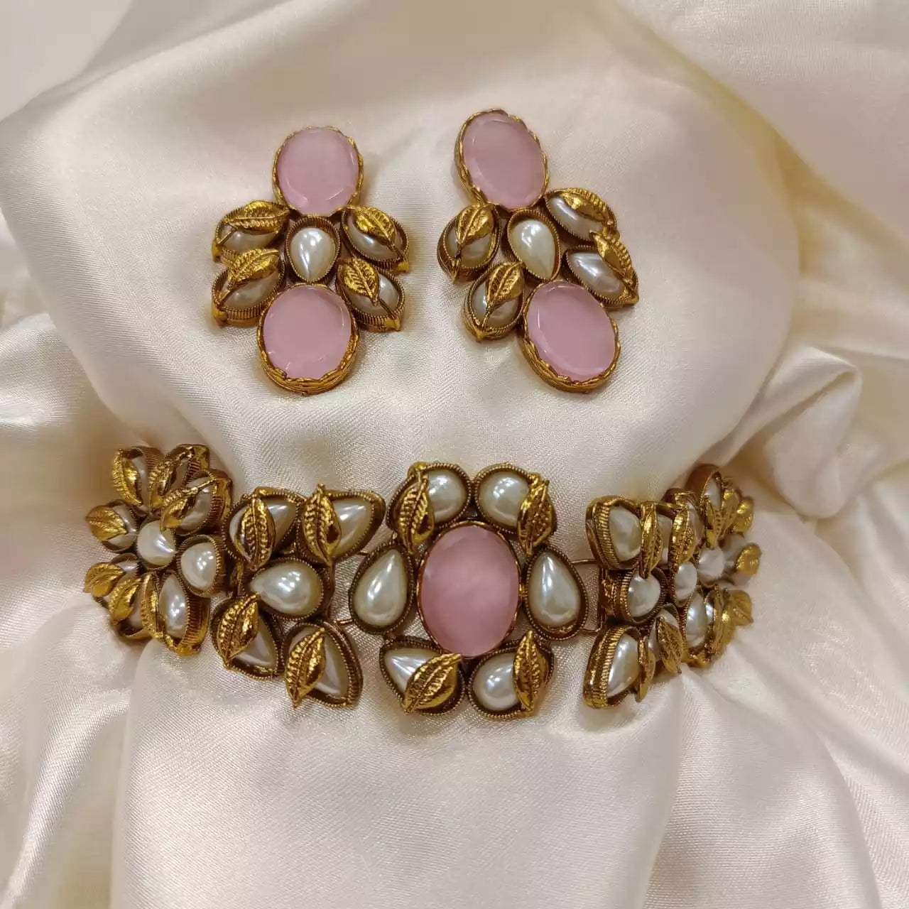 MOP choker set Secondary image