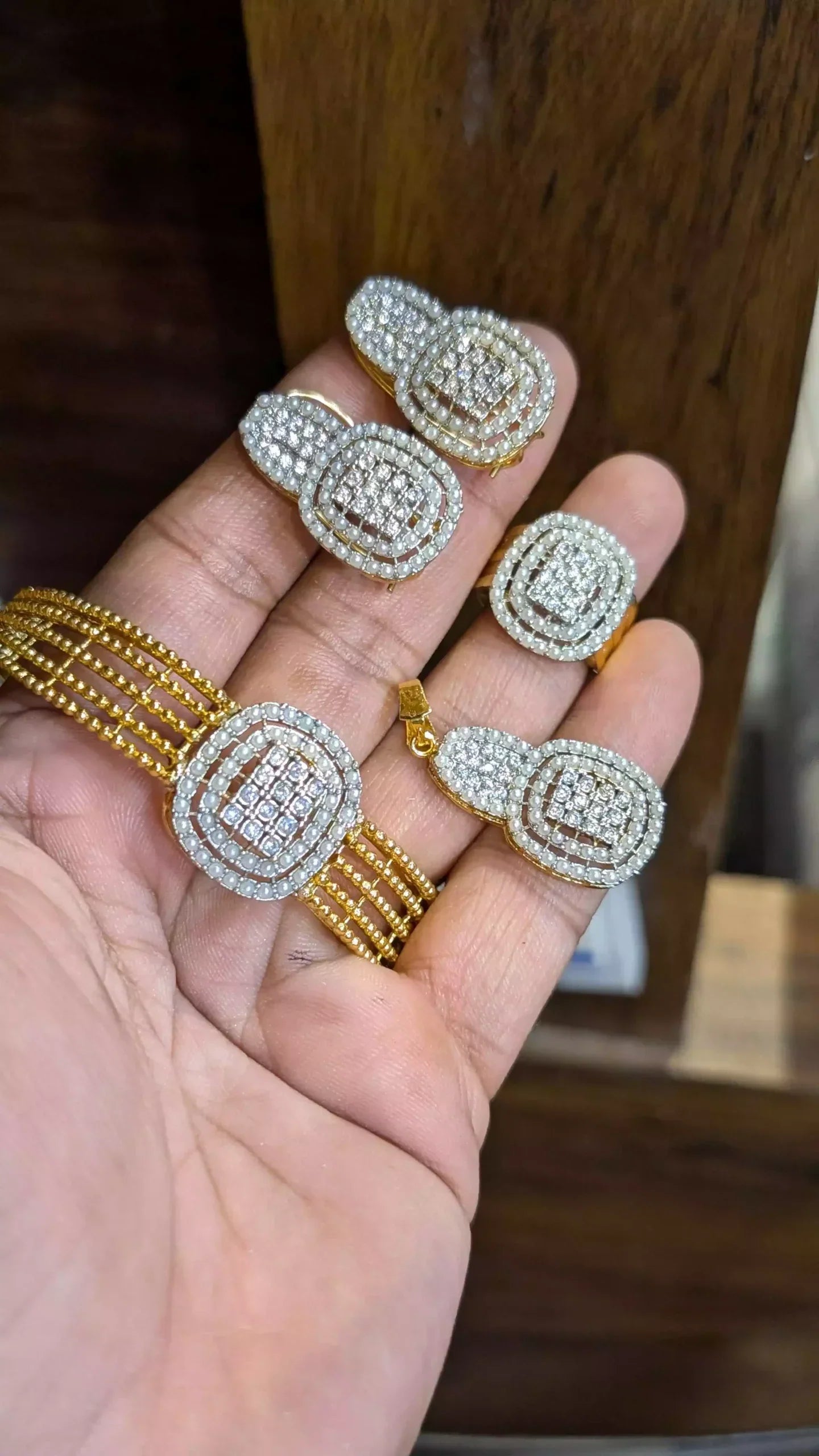 Premium zircon locket set with ring