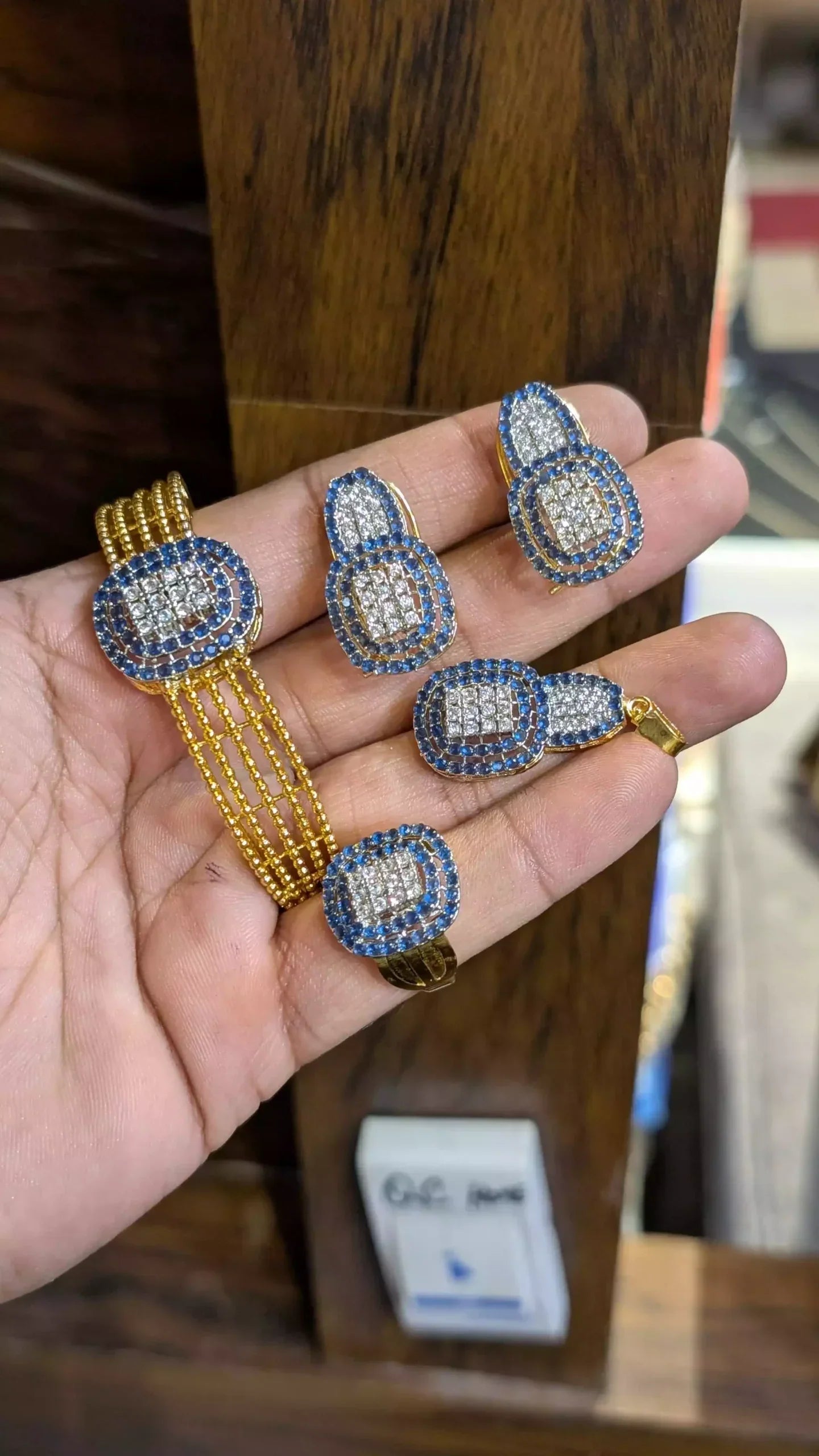 Premium zircon locket set with ring