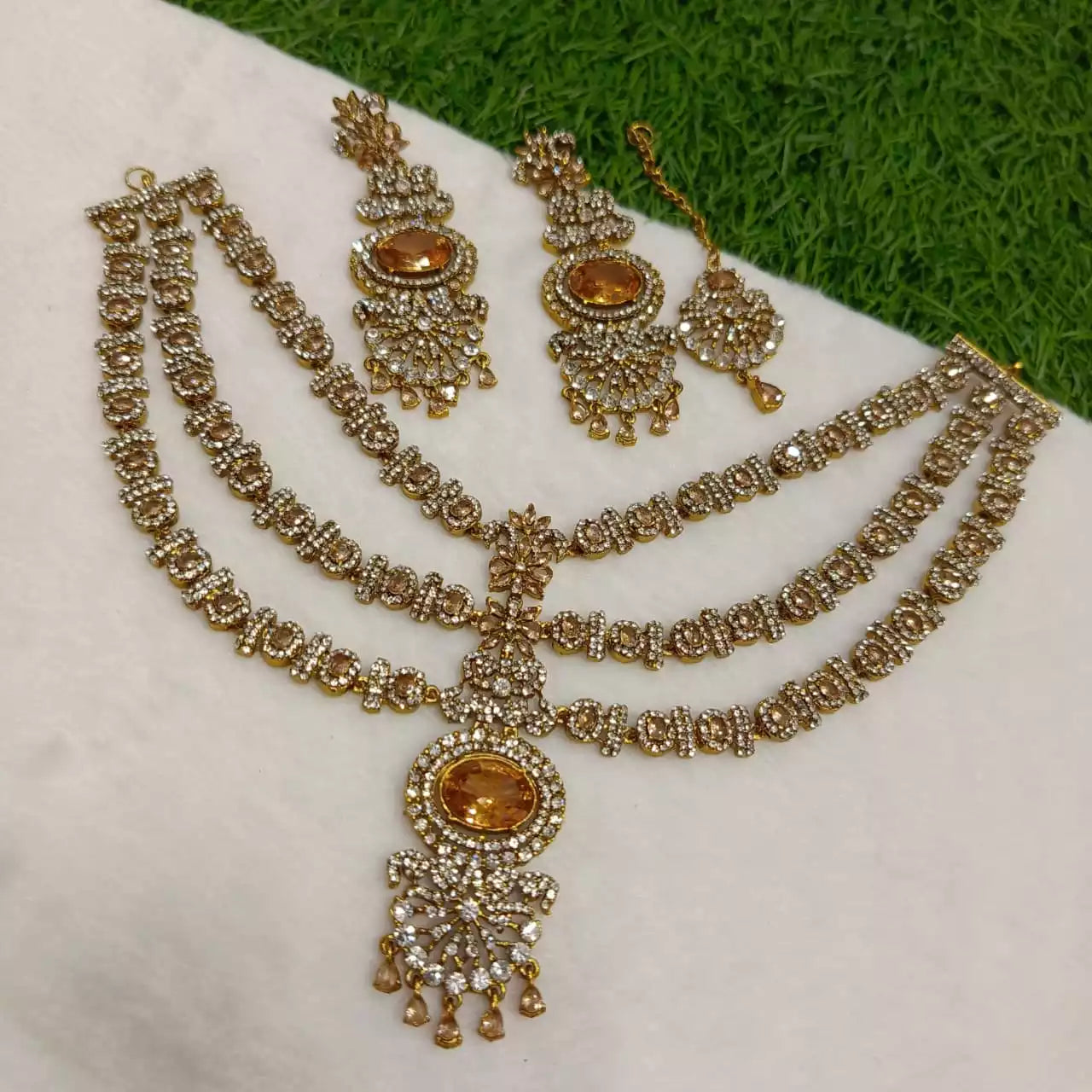 Zircon 3 layer set with teeka