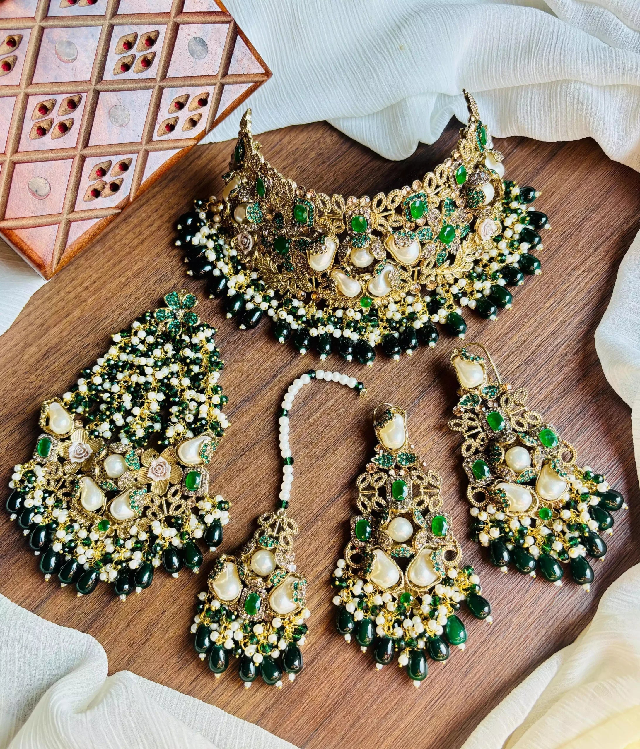 Handmade heavy bridal set Secondary image