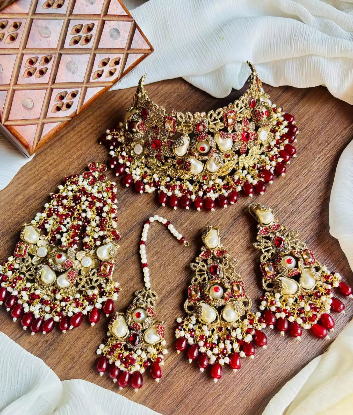 Handmade heavy bridal set Main image