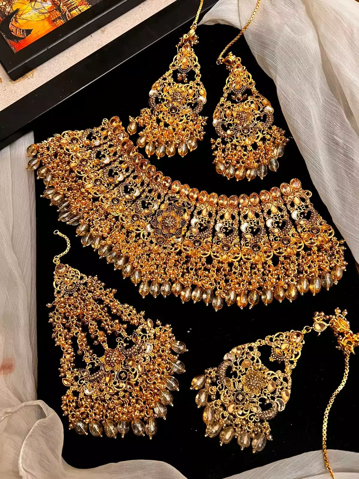 Handmade heavy bridal set Secondary image