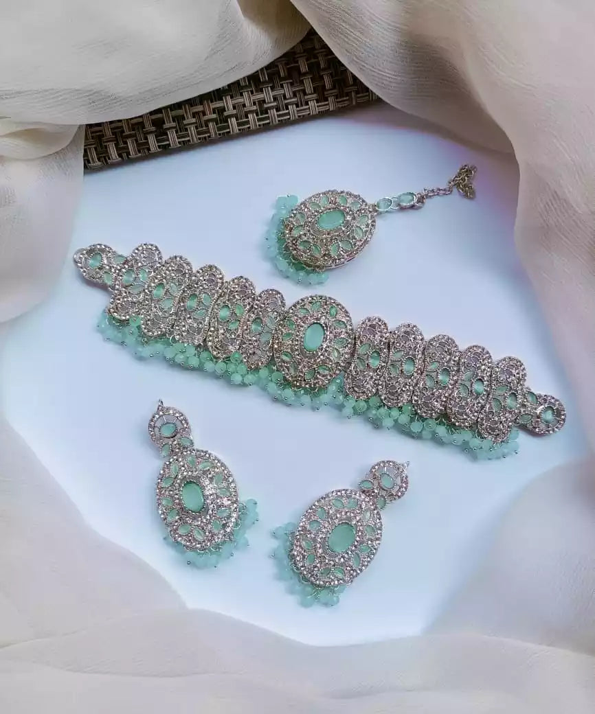 Zircon choker set with teeka