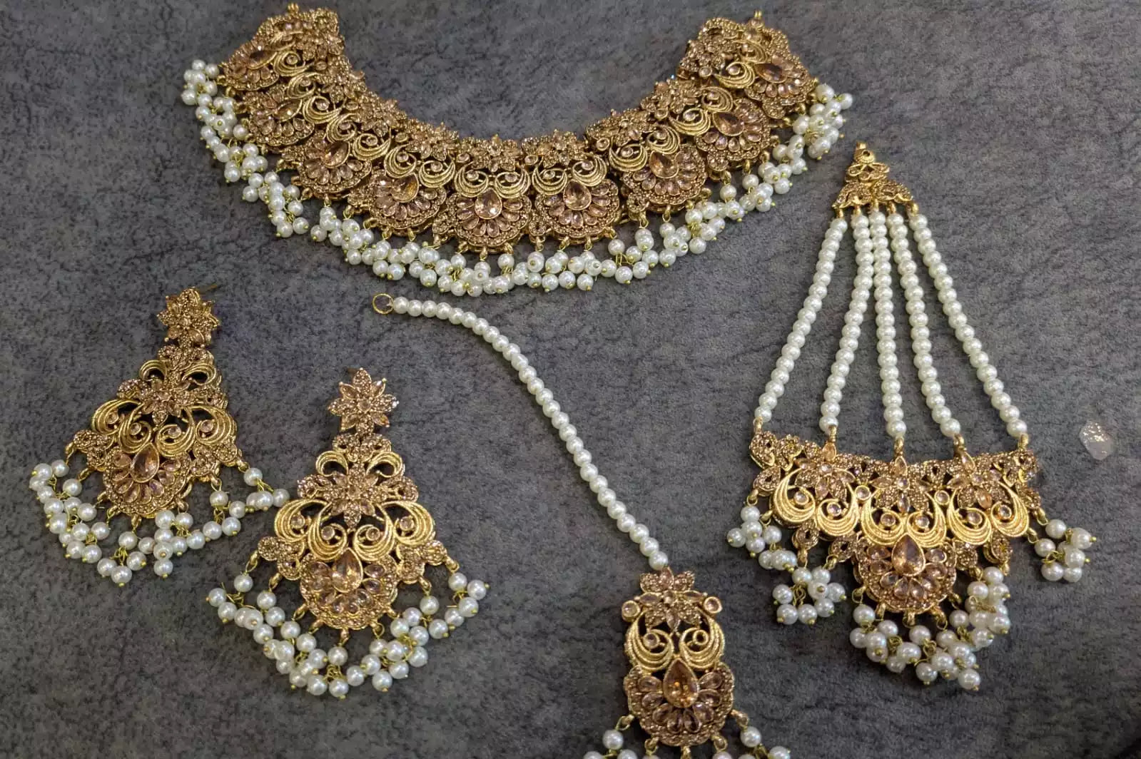 Gold plated bridal set Main image