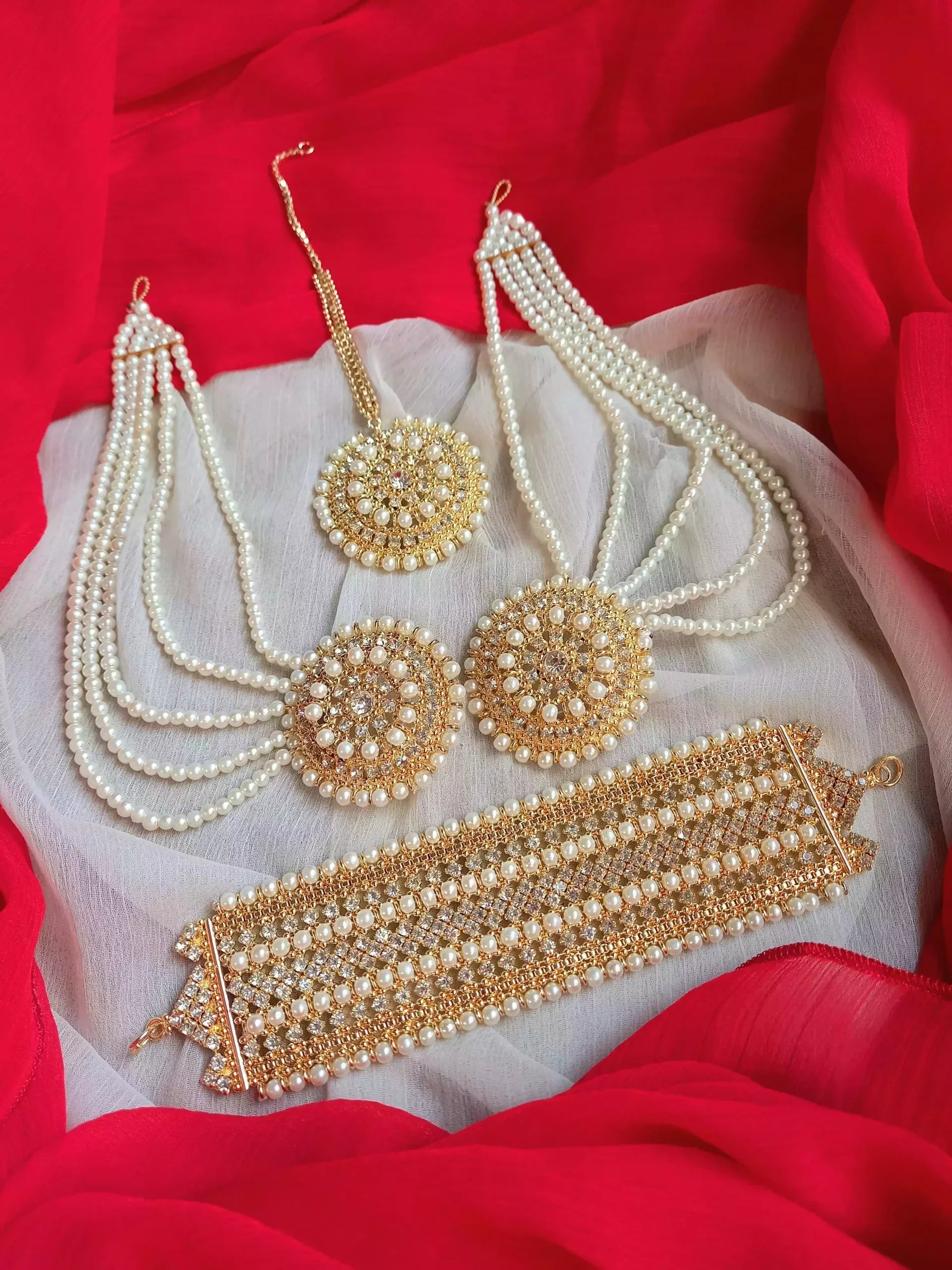 Manjoos choker set with teeka