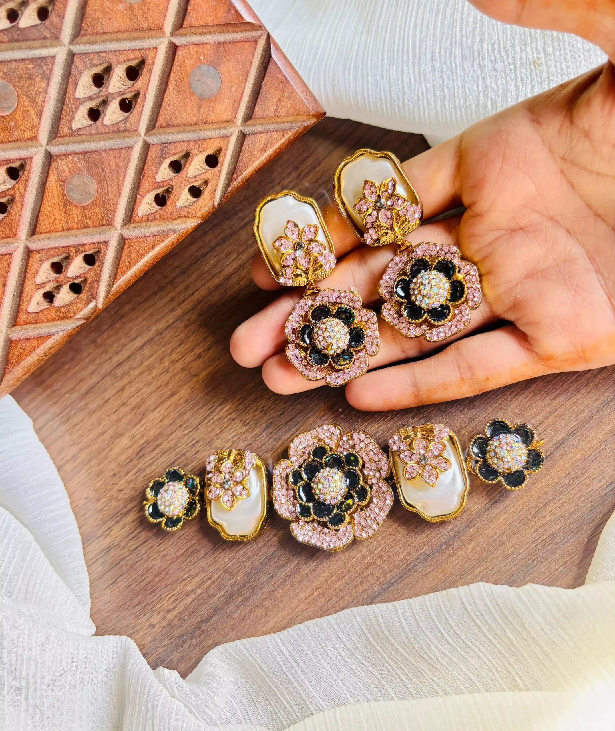 Unique floral choker set