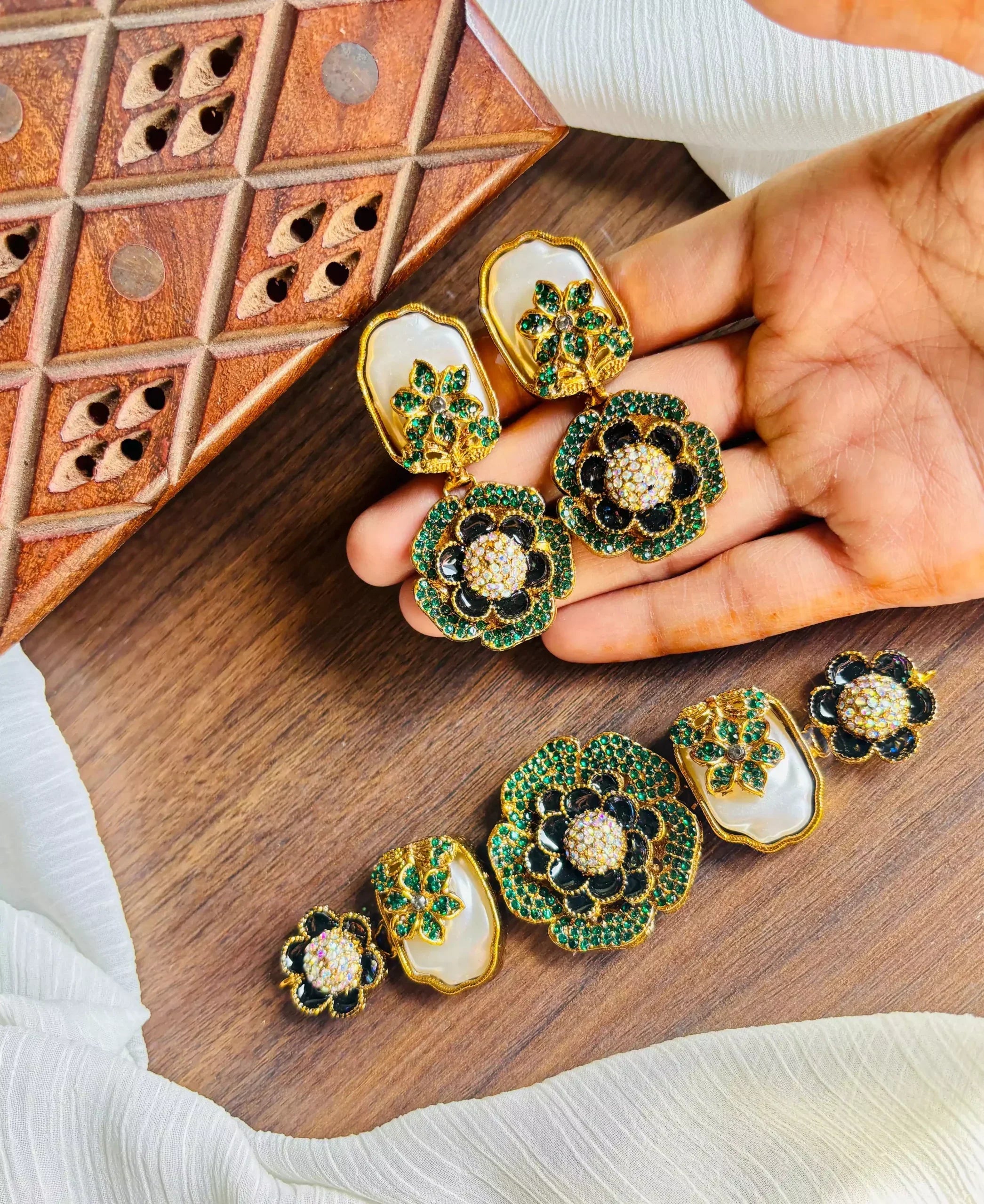 Unique floral choker set