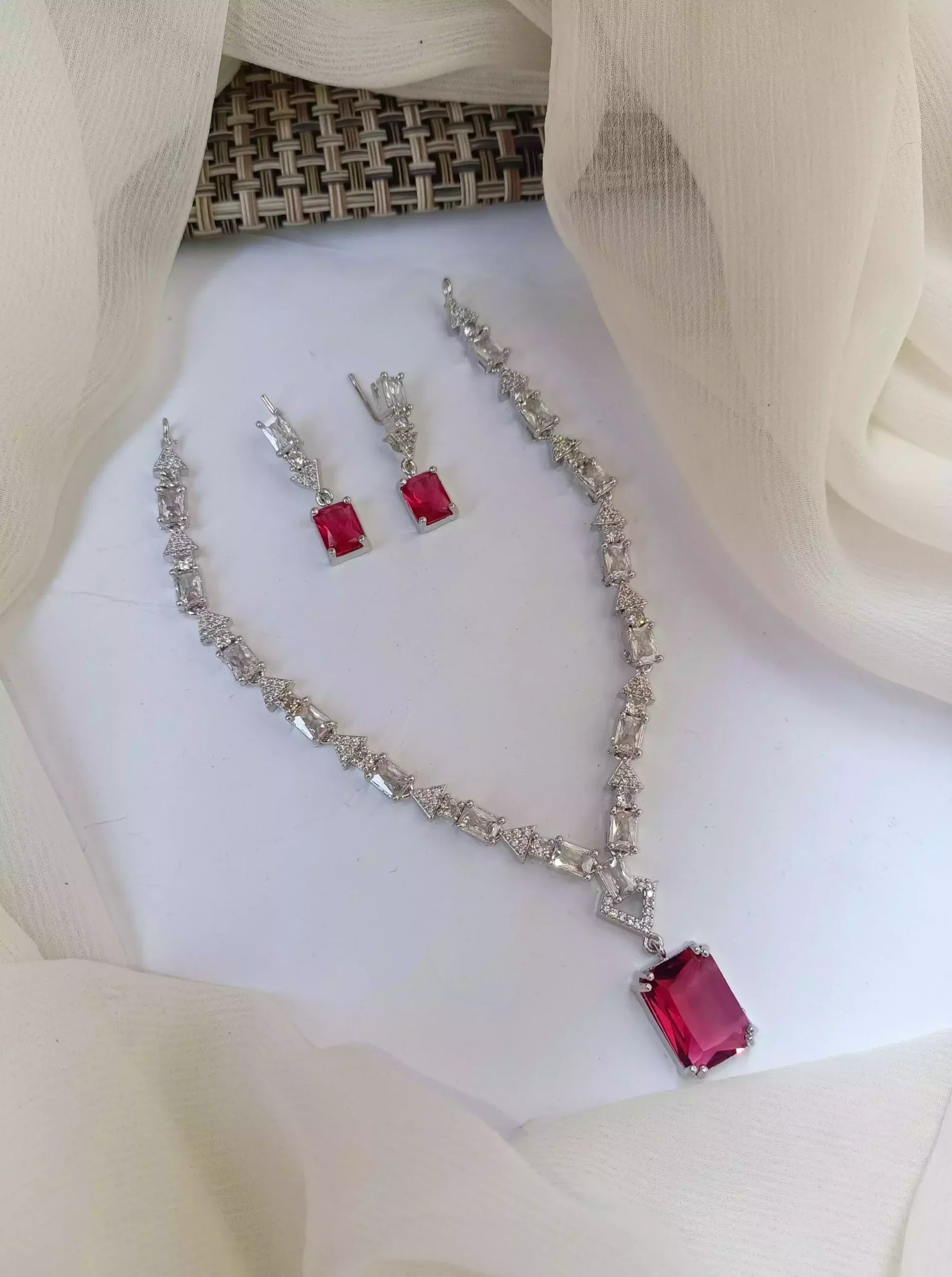 Elegant necklace set
