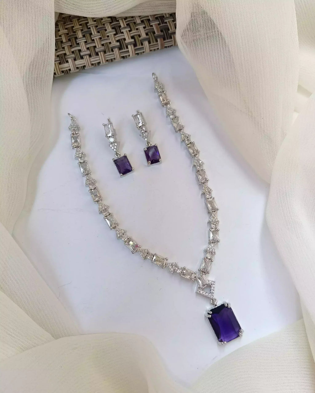 Elegant necklace set