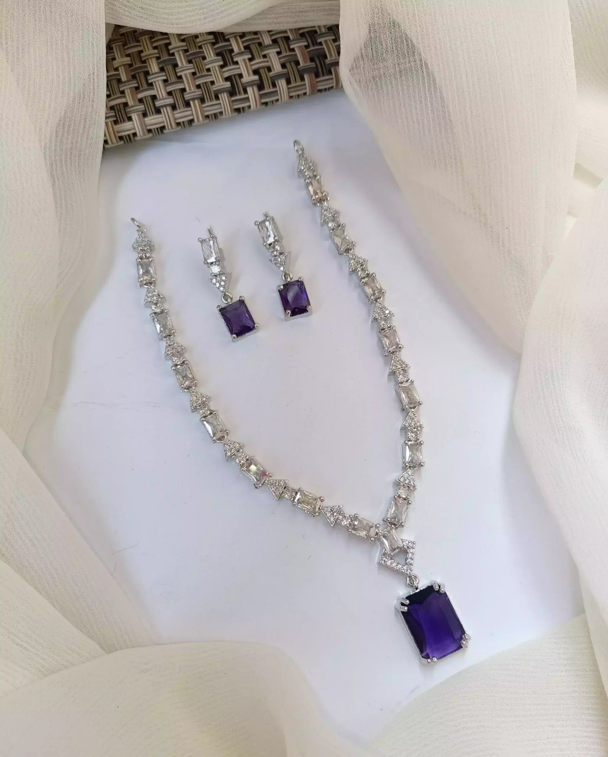 Elegant necklace set
