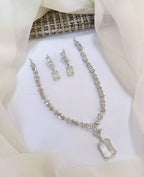 Elegant necklace set