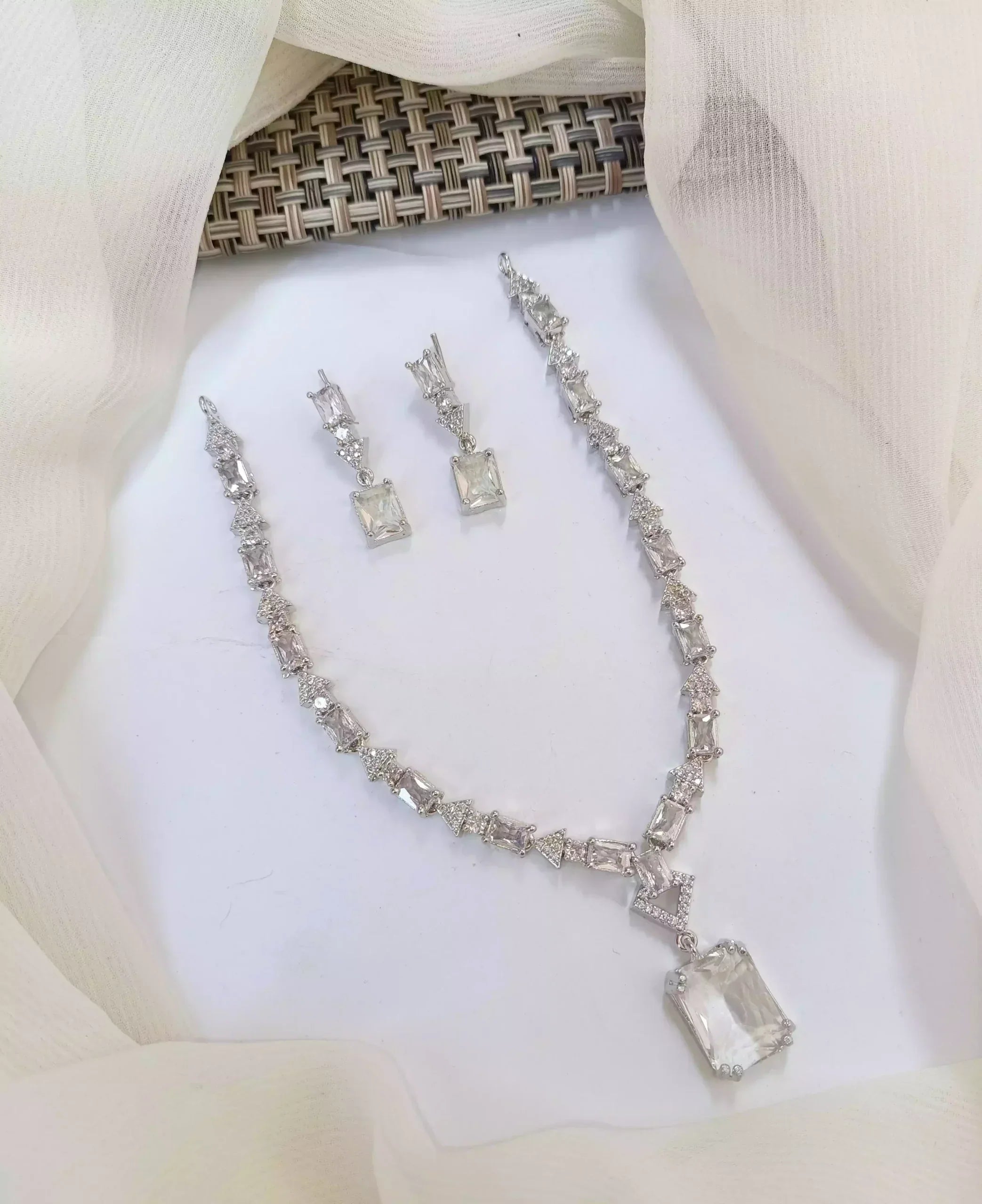 Elegant necklace set