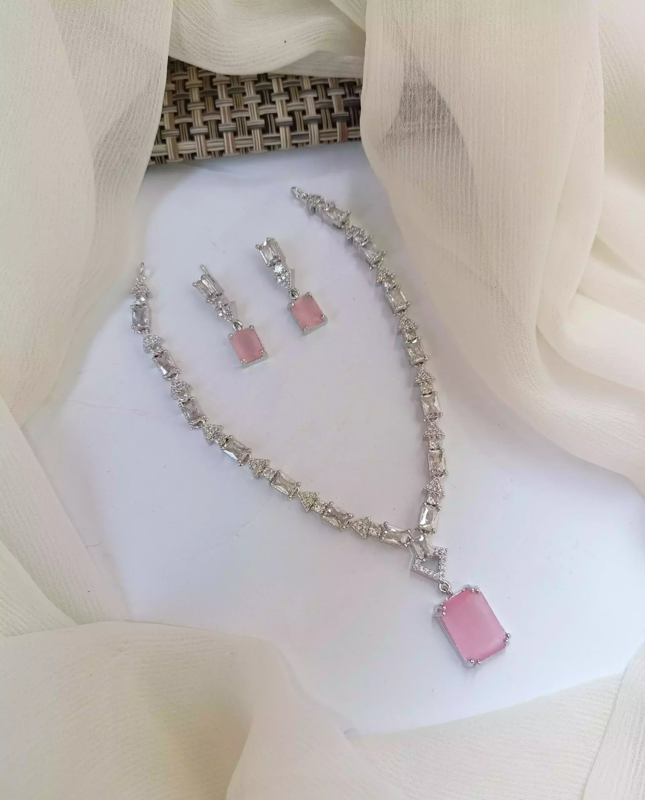 Elegant necklace set