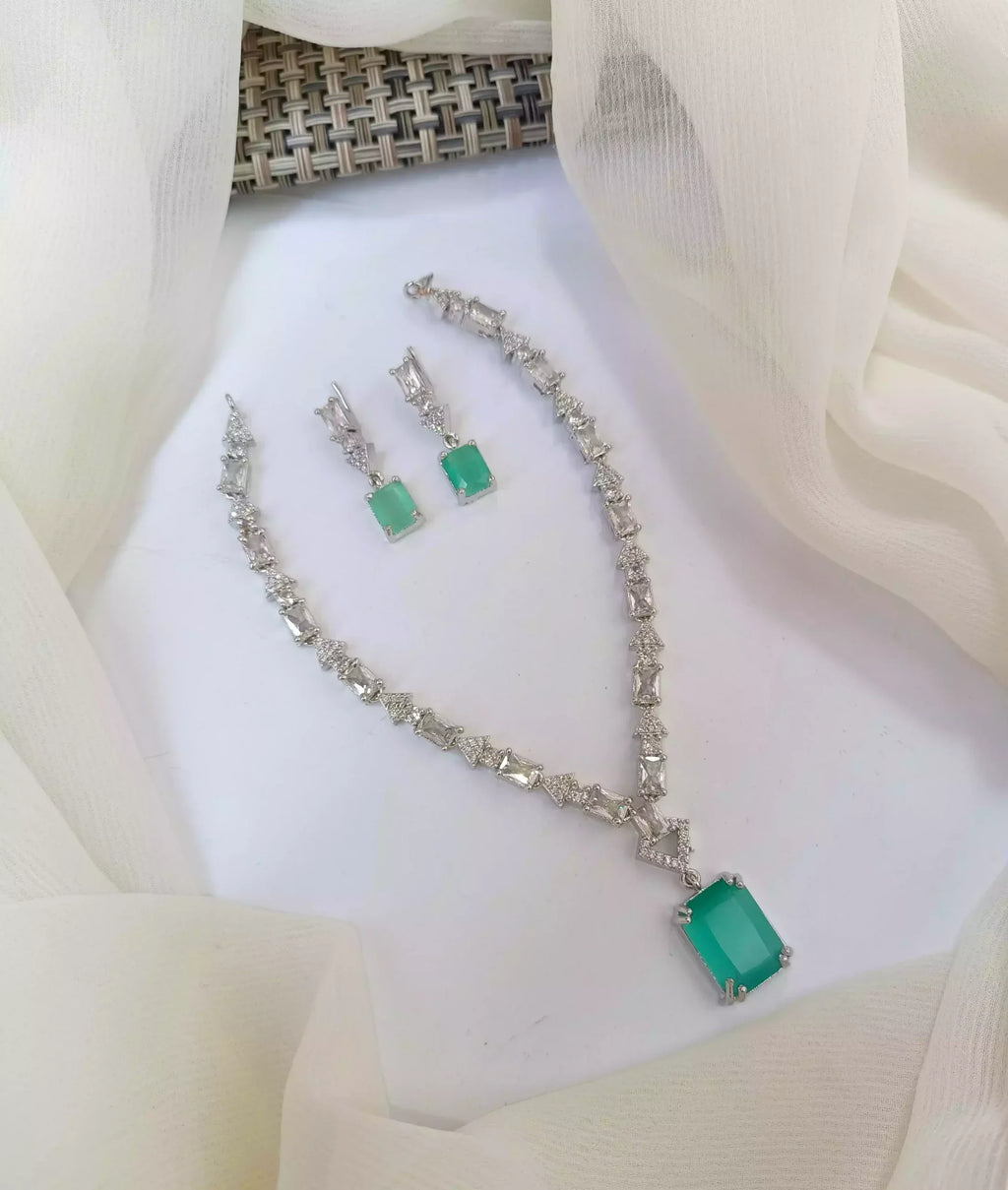 Elegant necklace set