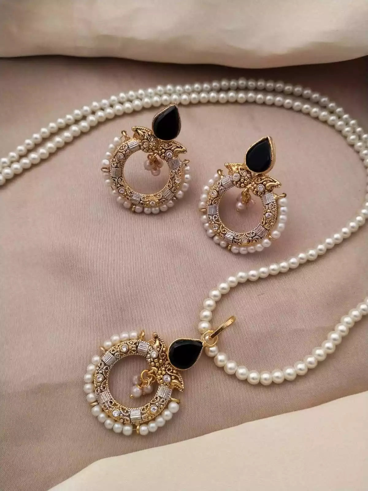 Egytian pendant set with maala