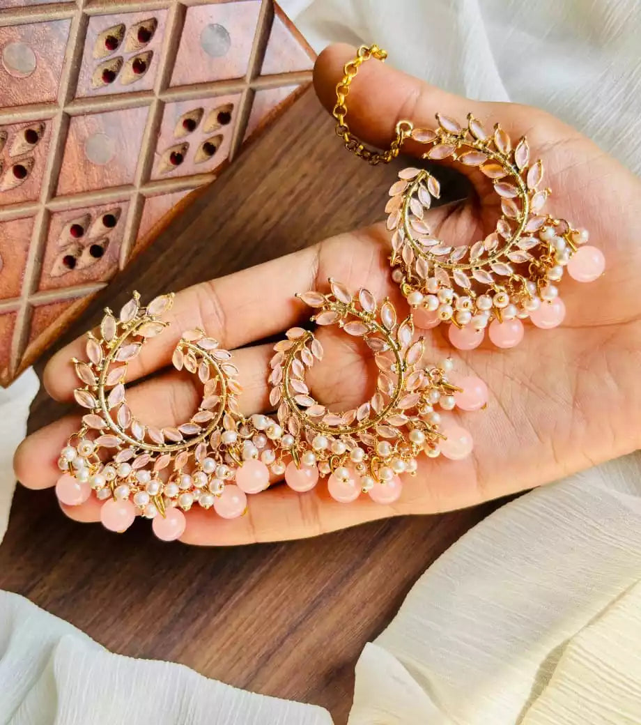 Zircon earrings with teeka Main image