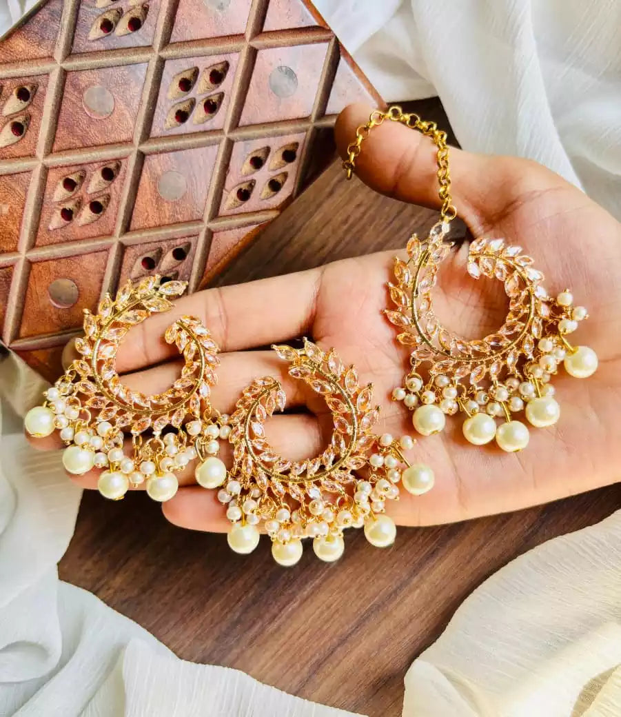 Zircon earrings with teeka
