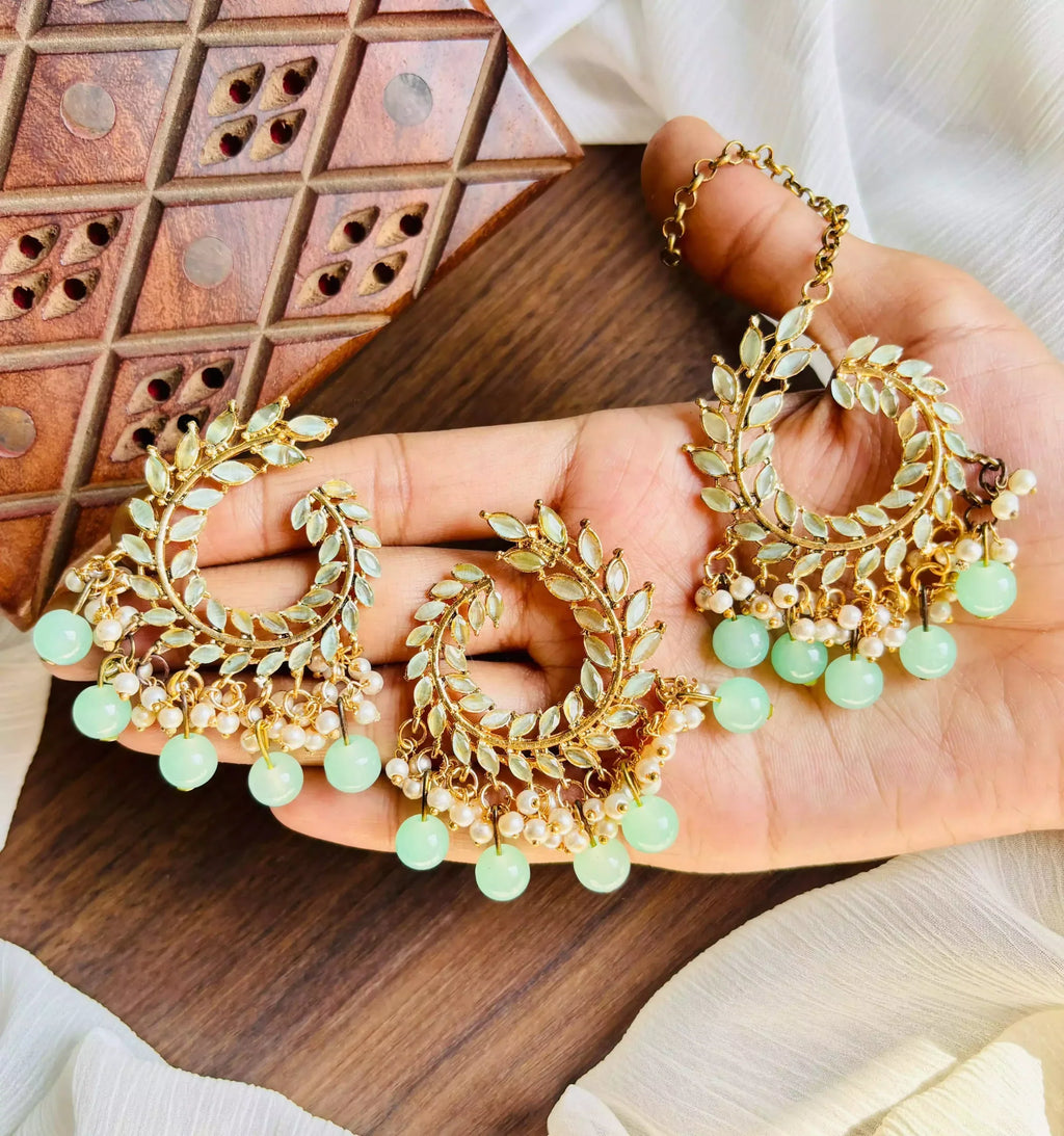 Zircon earrings with teeka