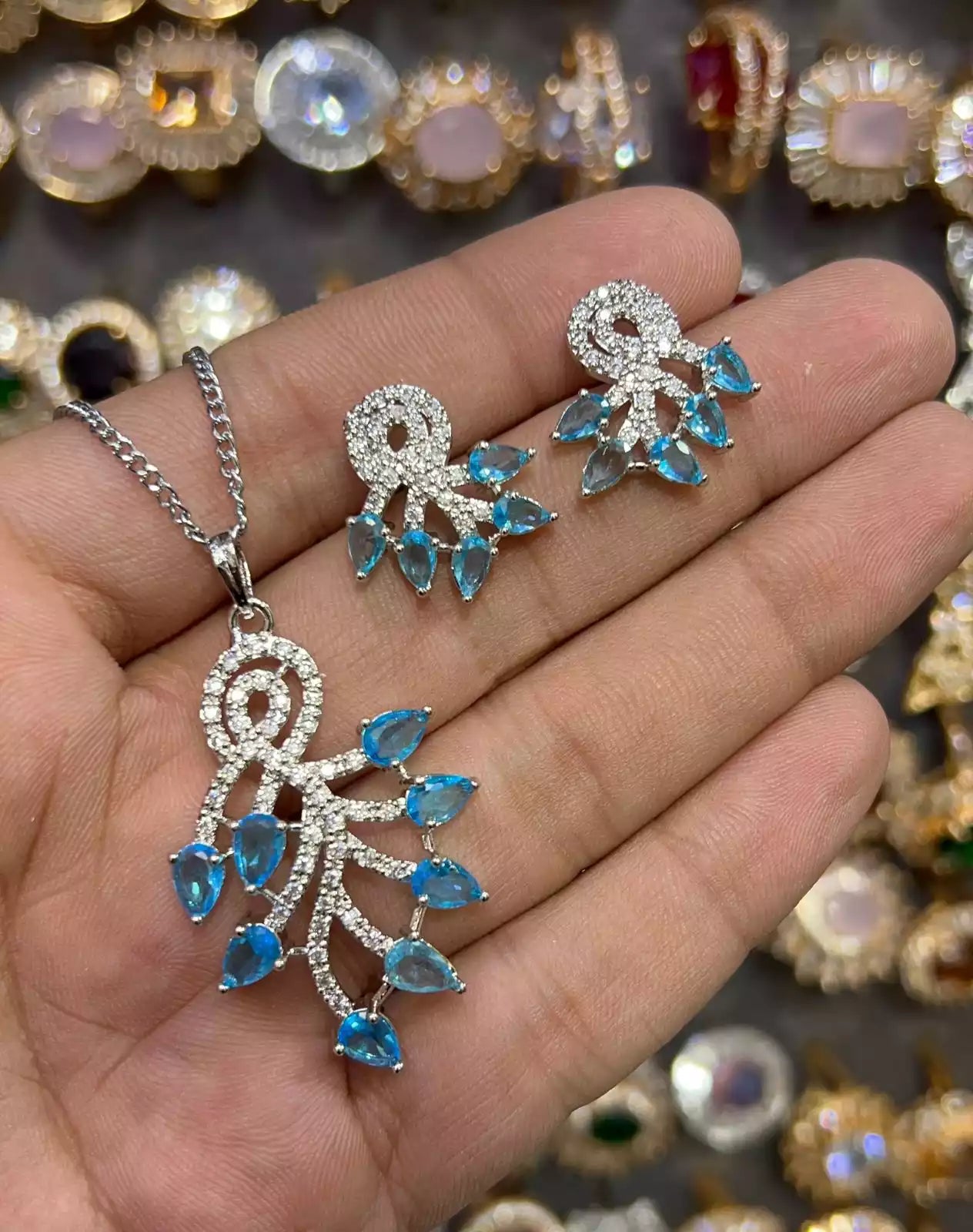 Zircon pendant set with studs