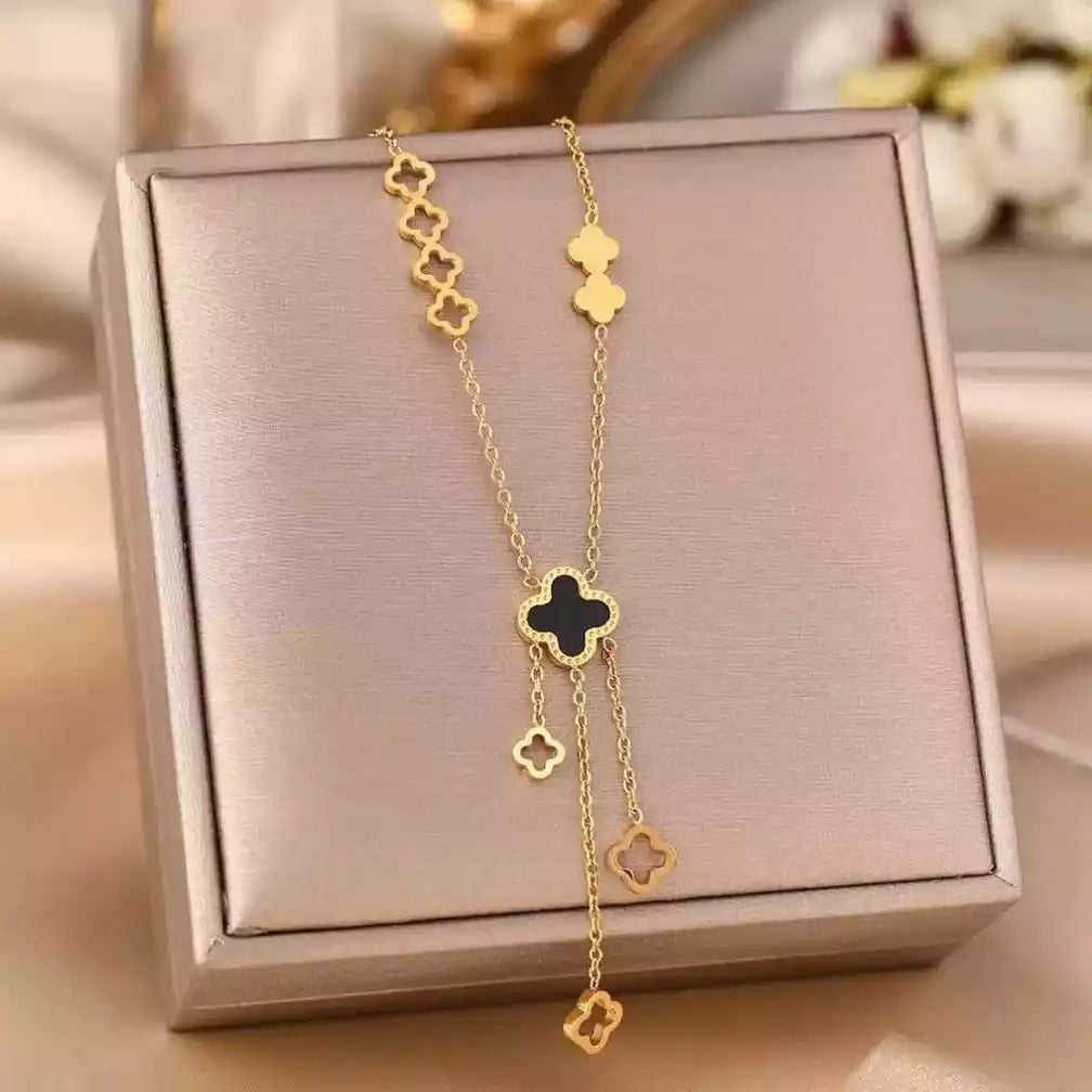 Stainless steel clover locket Main image