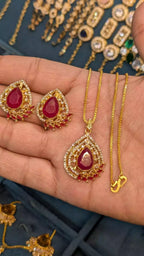 Elegant zircon pendant set