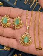 Elegant zircon pendant set