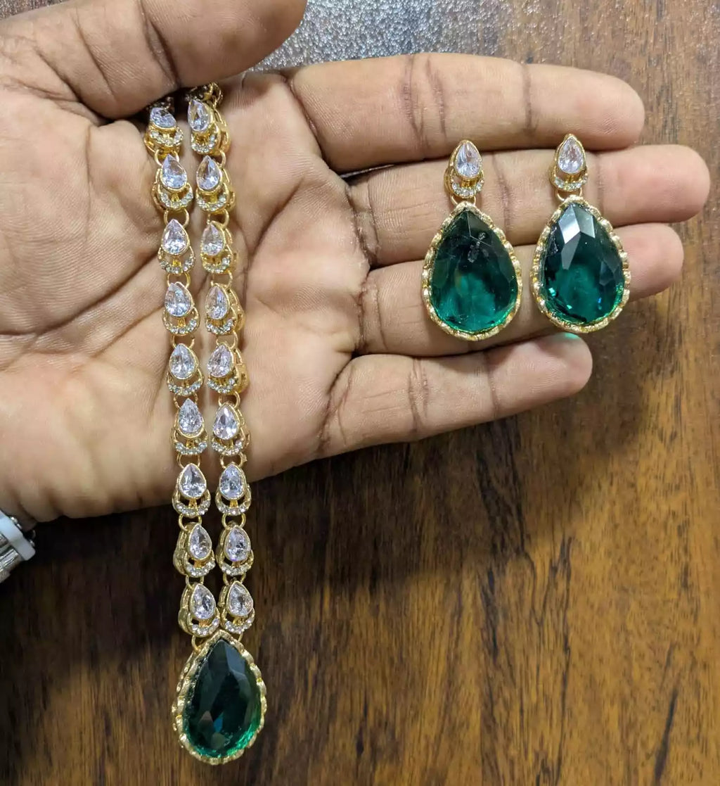 Elegant necklace set