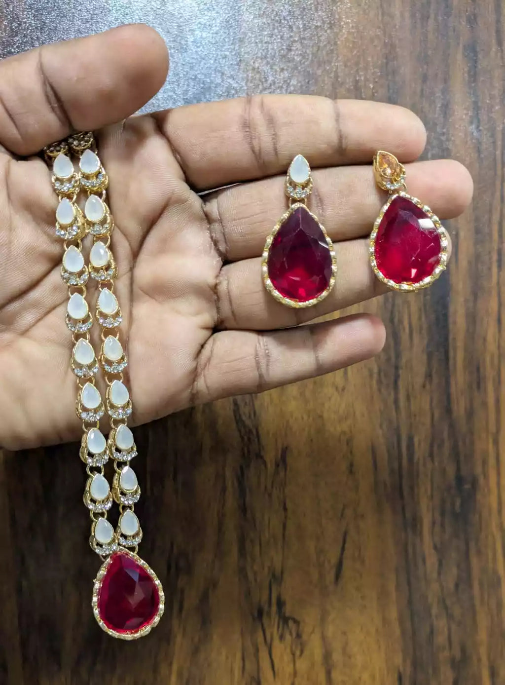 Elegant necklace set