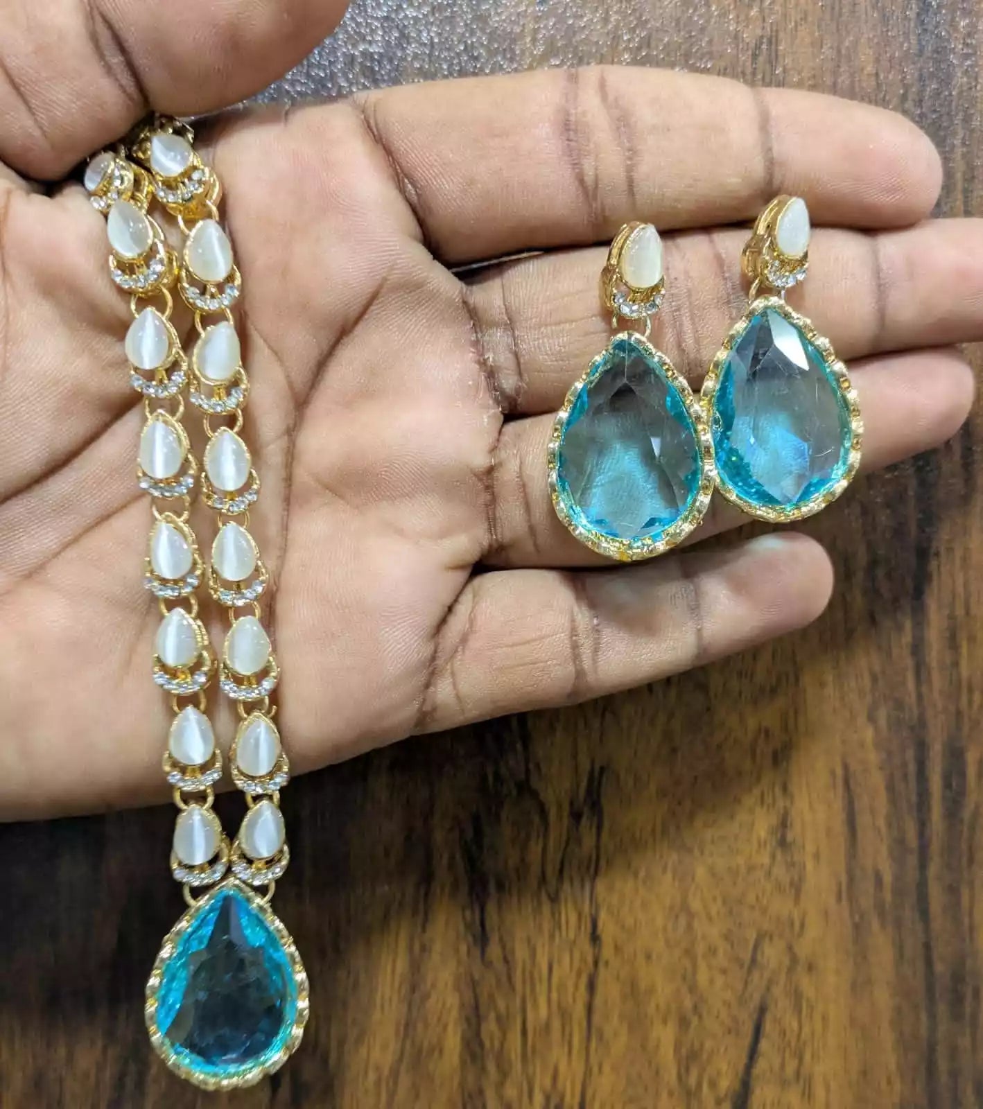 Elegant necklace set Secondary image