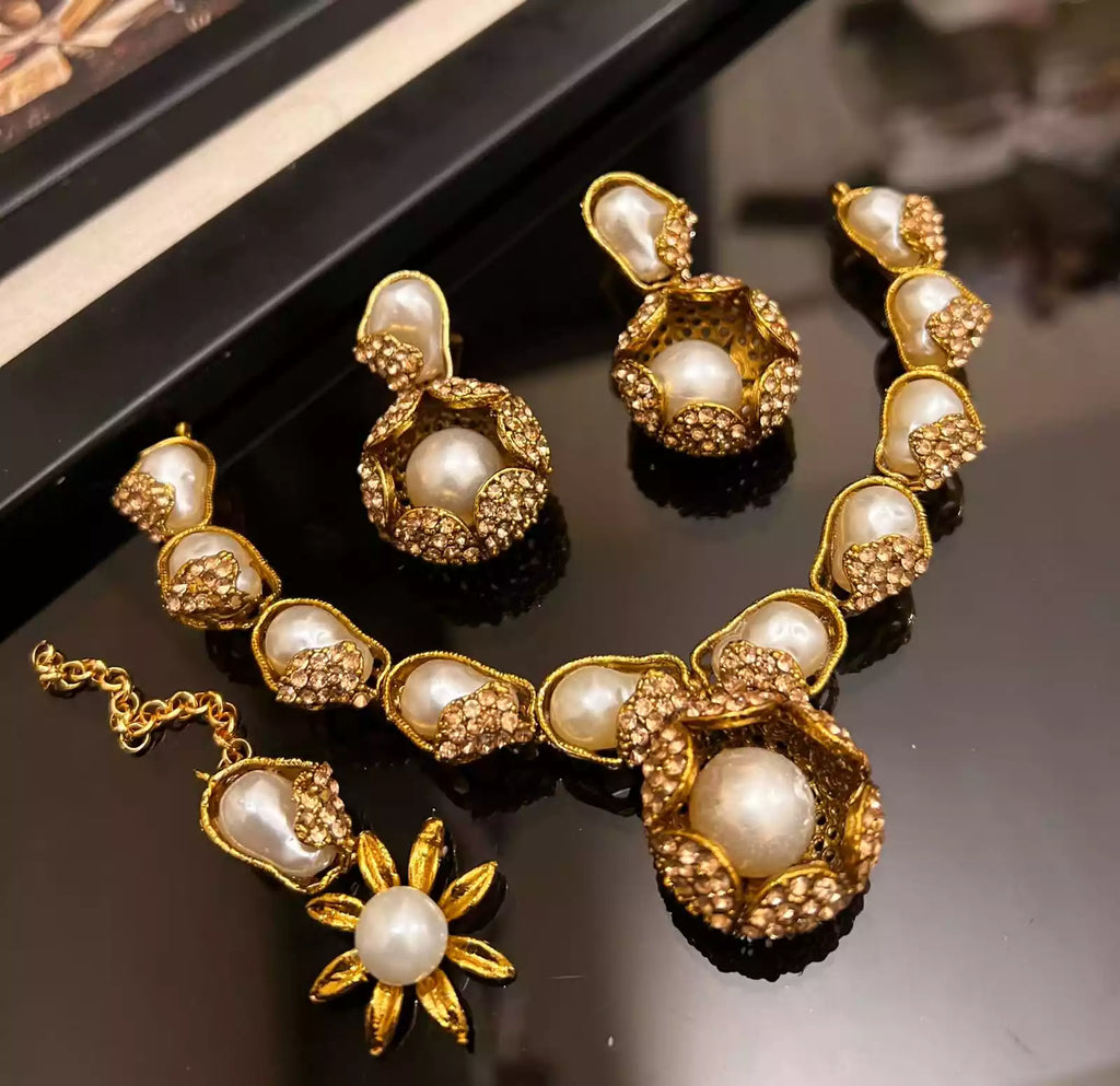 Mother pearl necklace set
