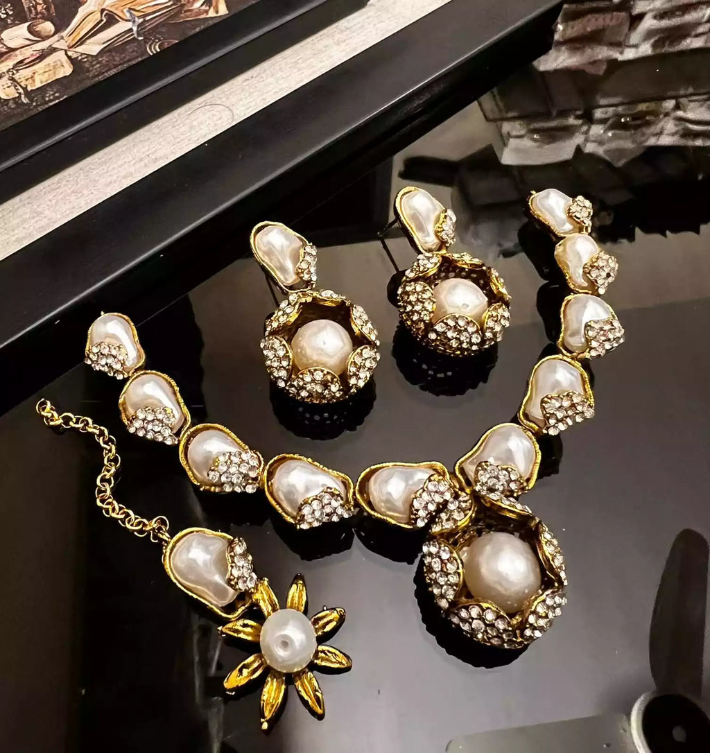 Mother pearl necklace set