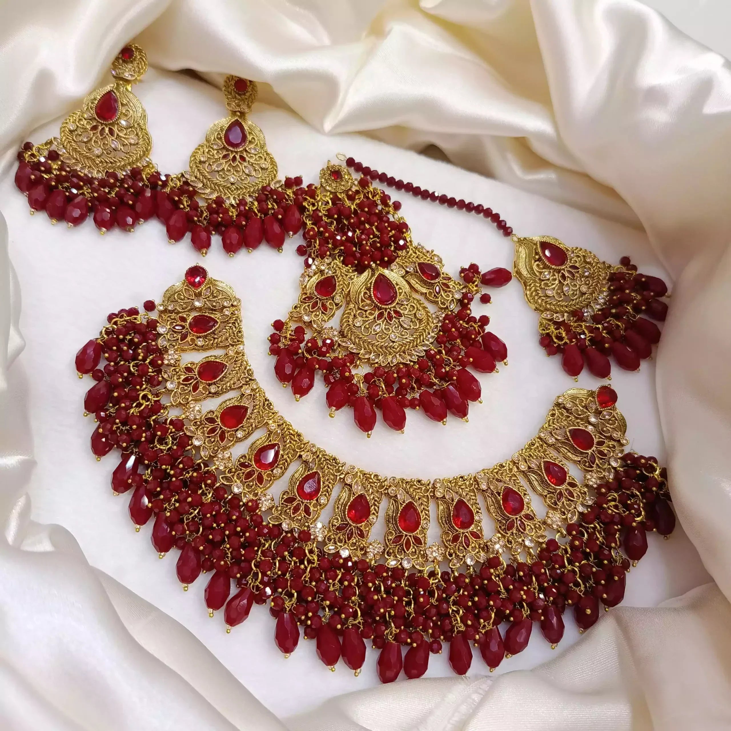 Heavy bridal necklace set Main image