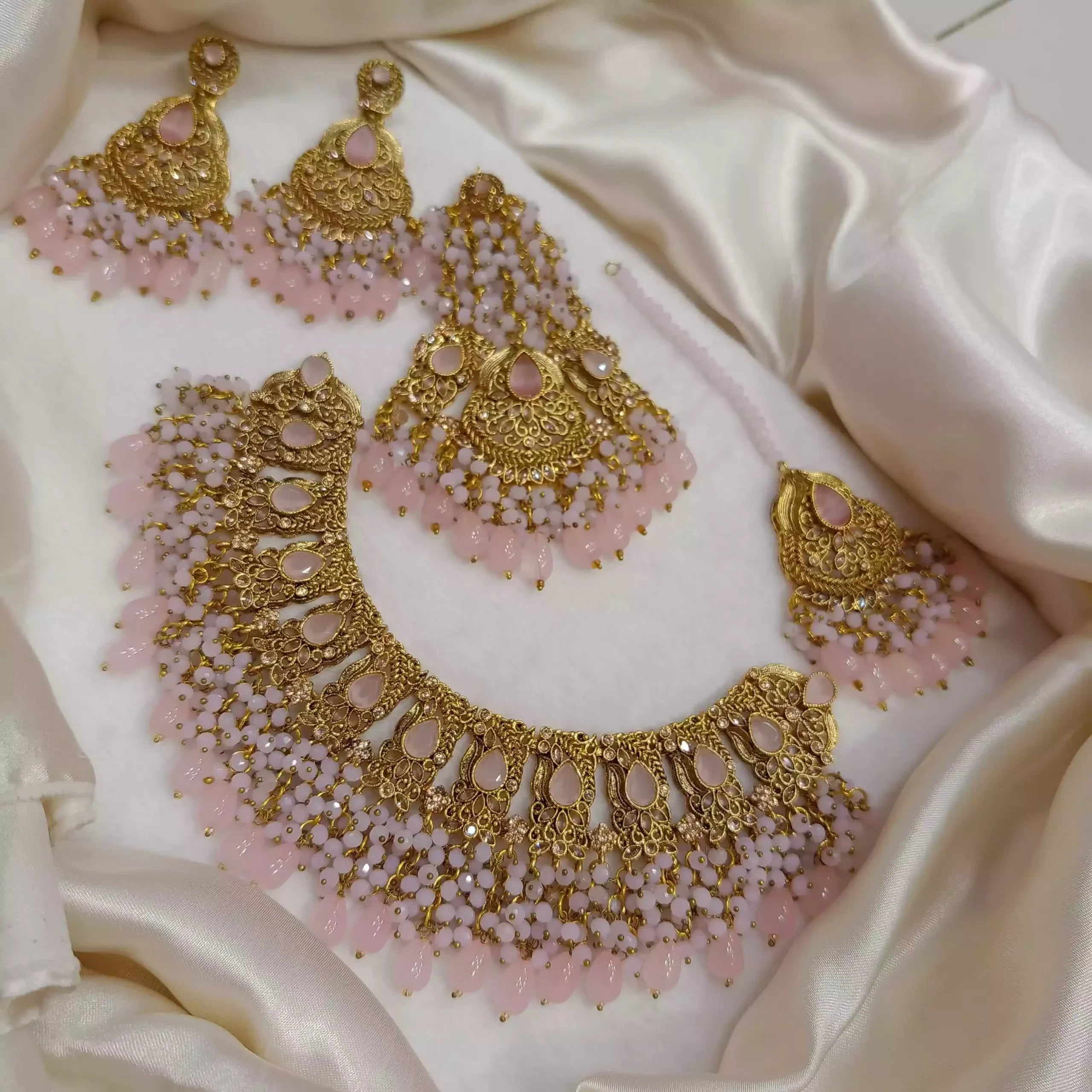 Heavy bridal necklace set Secondary image