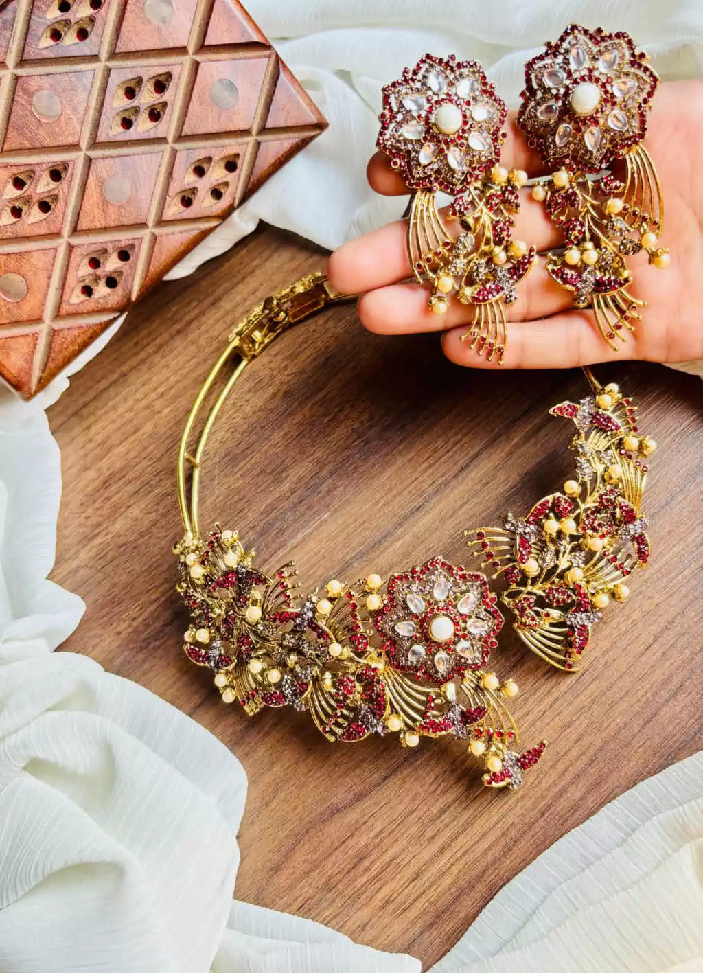Elegant designer necklace set