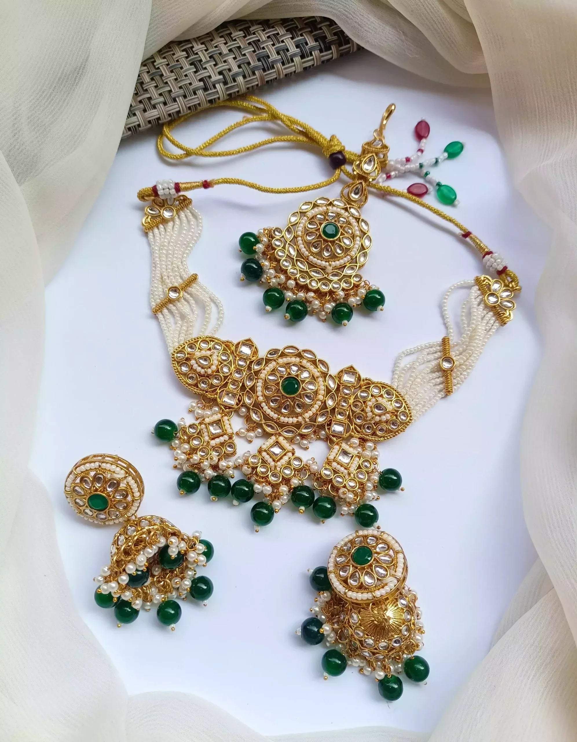 Kundan choker set with teeka Secondary image