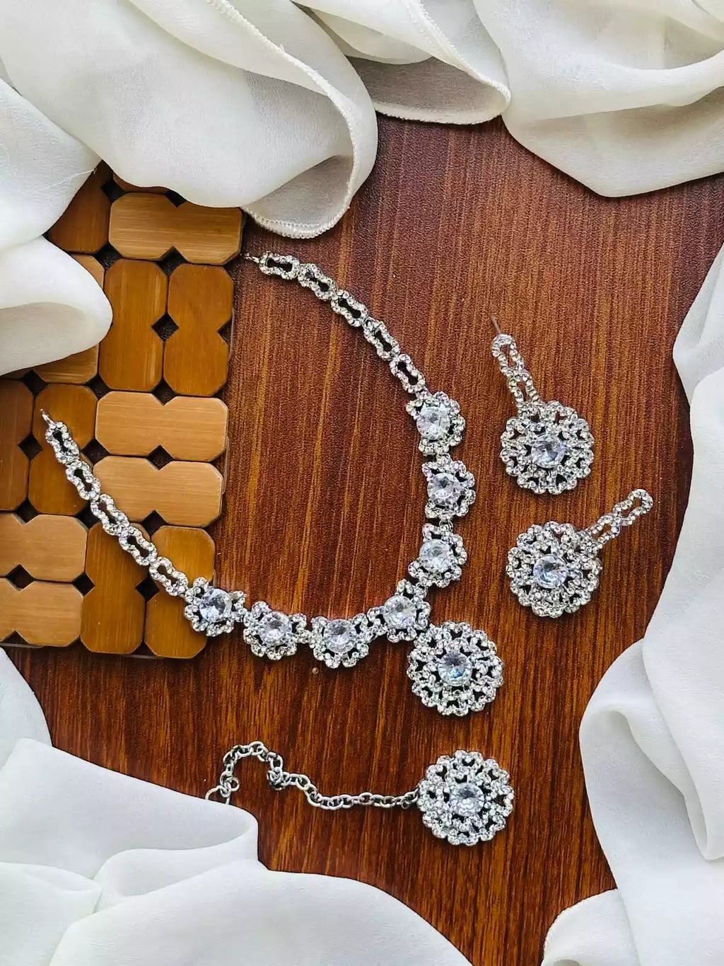 Zircon necklace set