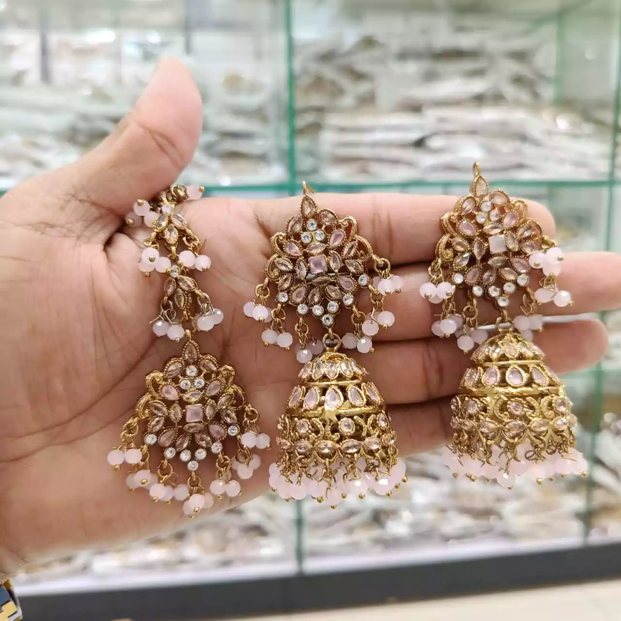 Zircon earrings with teeka